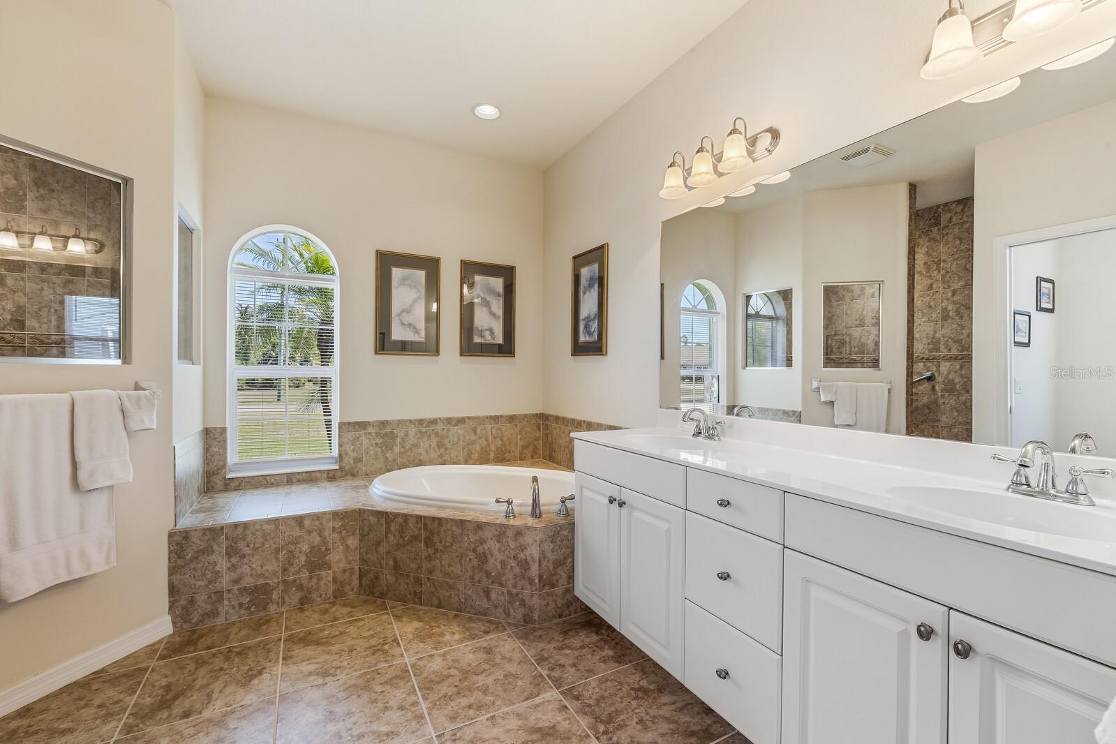 Image 18 of 40 For 4034 Cape Haze Drive