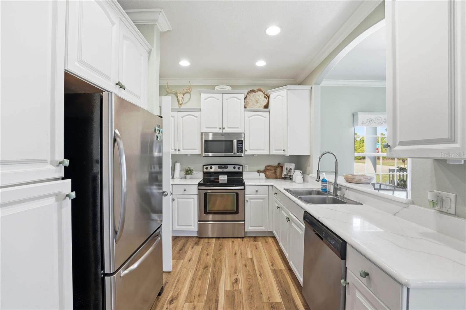 Image 11 of 48 For 10249 Bay Avenue