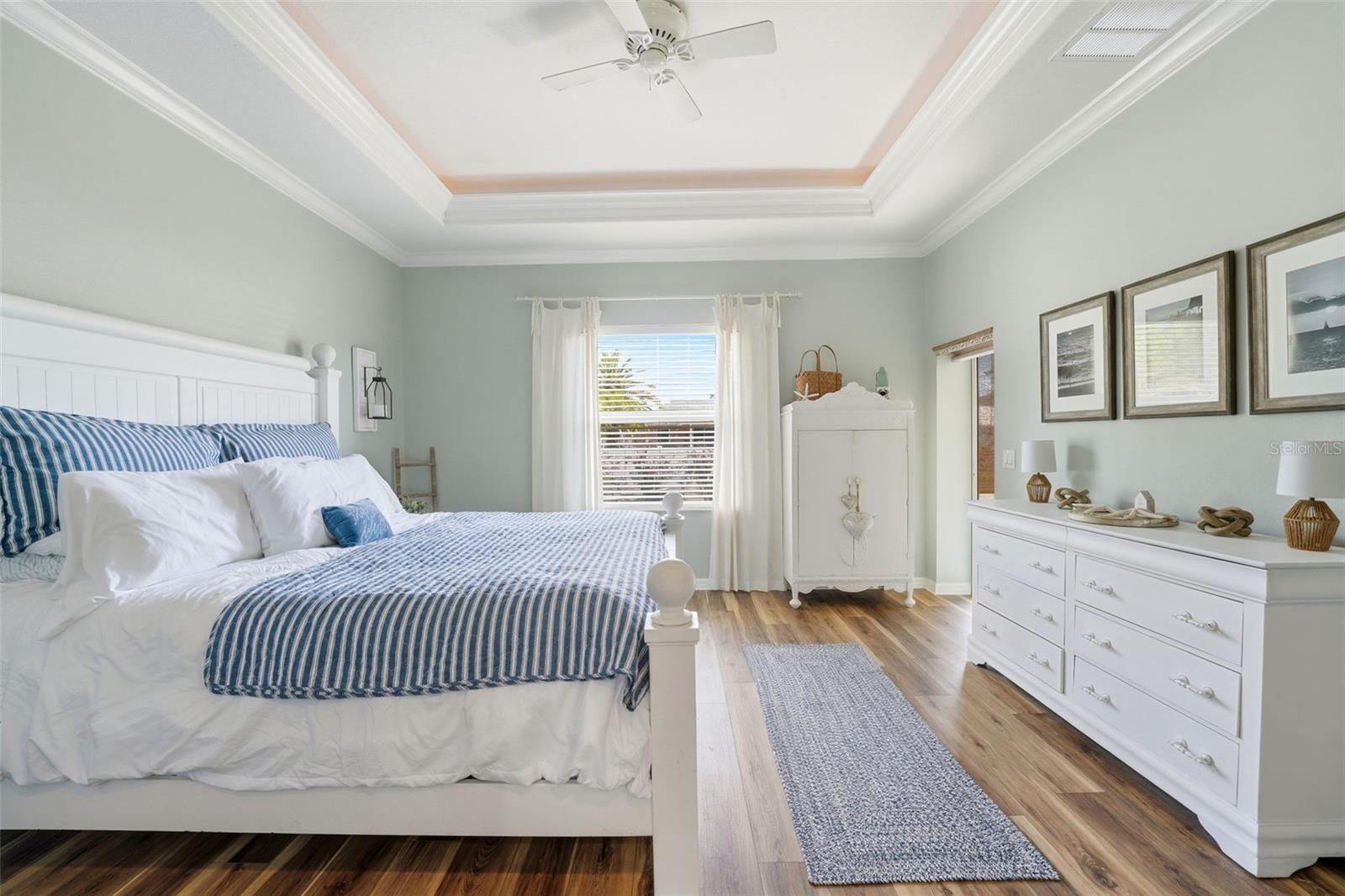 Image 14 of 48 For 10249 Bay Avenue