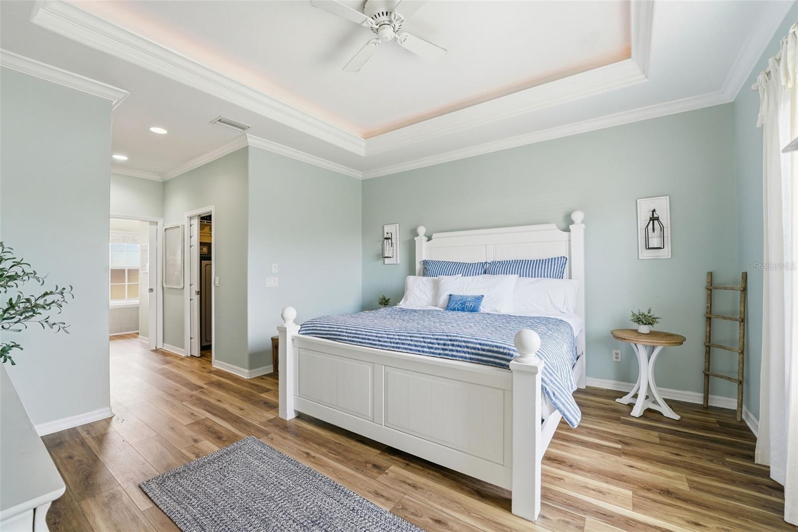 Image 15 of 48 For 10249 Bay Avenue