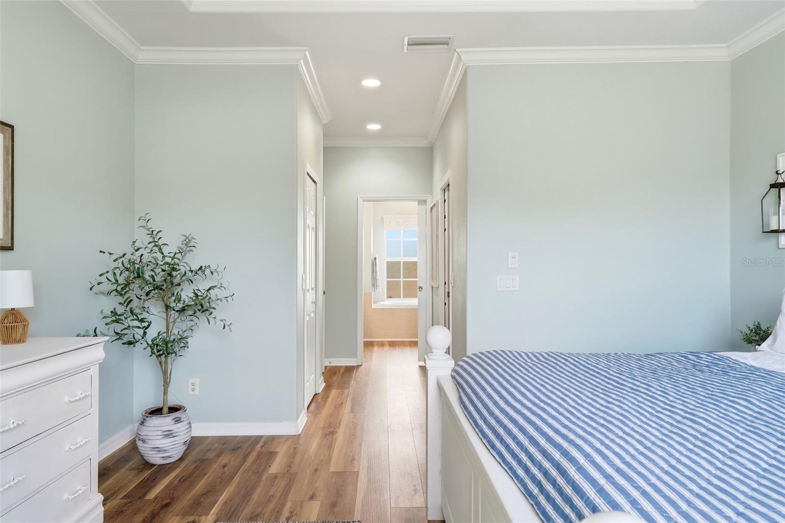 Image 16 of 48 For 10249 Bay Avenue