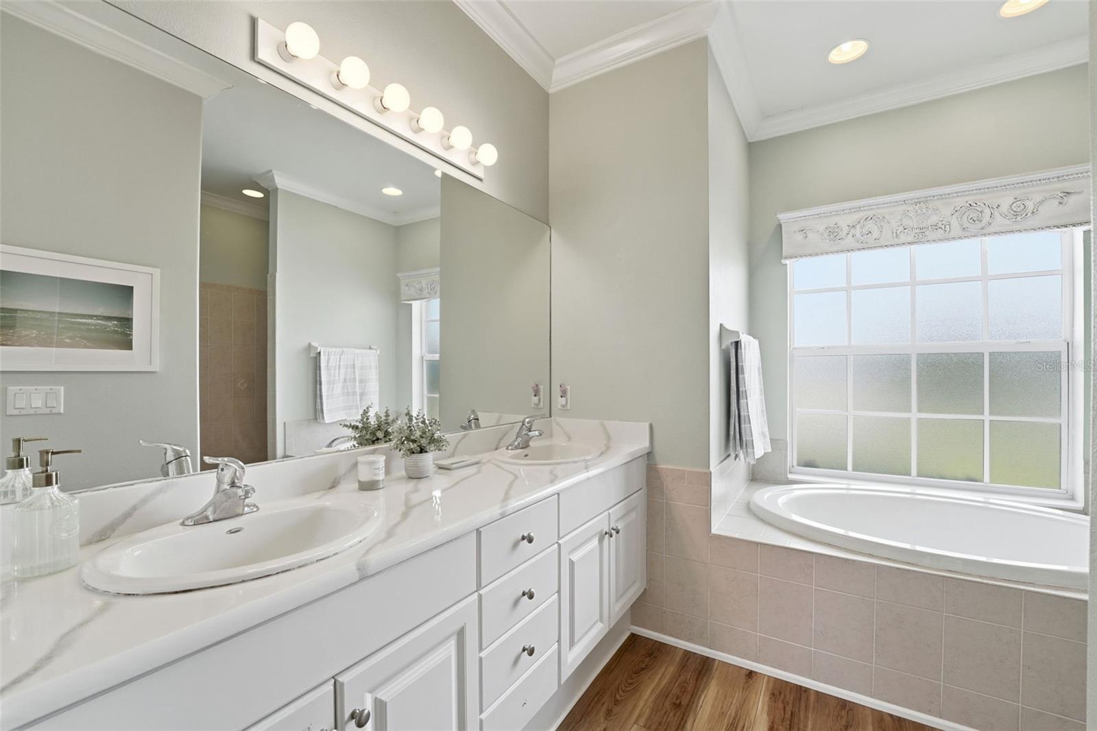 Image 18 of 48 For 10249 Bay Avenue