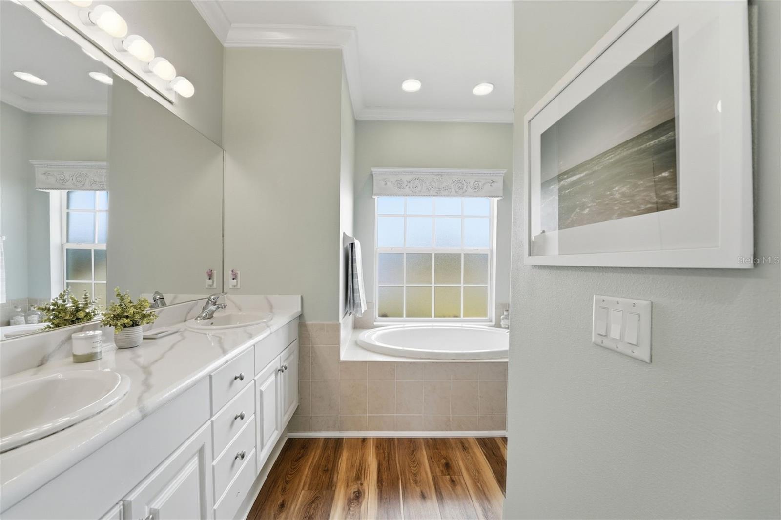 Image 19 of 48 For 10249 Bay Avenue