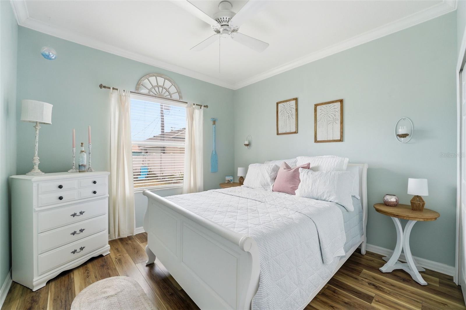 Image 23 of 48 For 10249 Bay Avenue