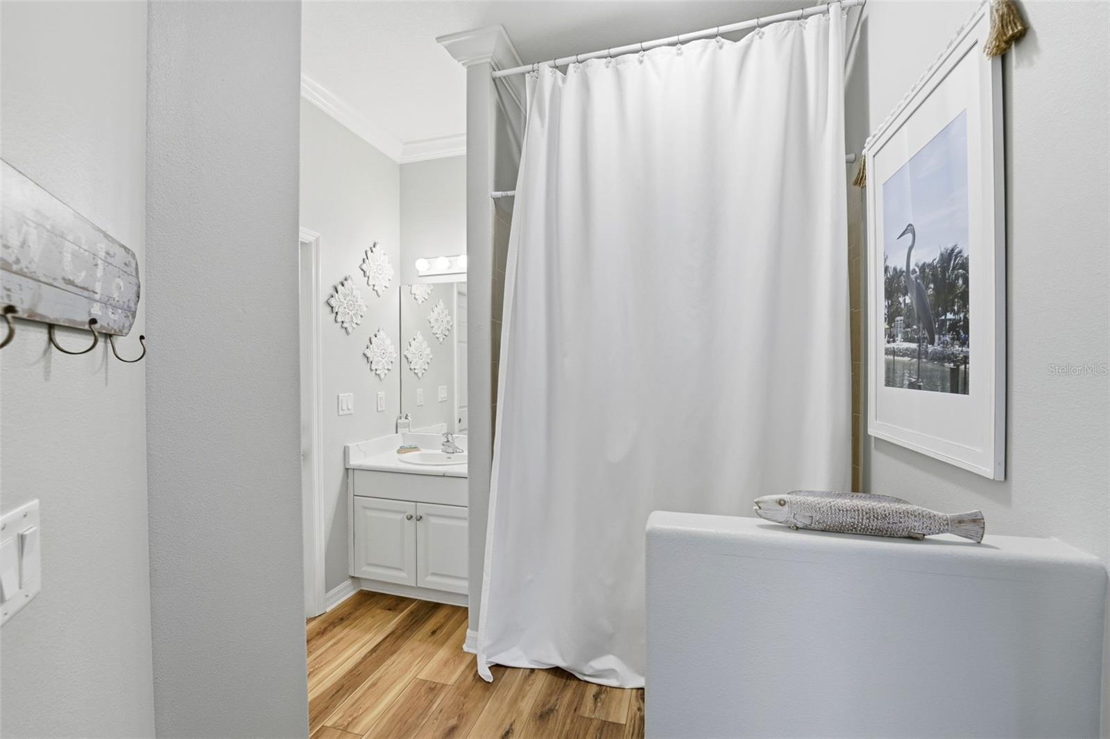 Image 25 of 48 For 10249 Bay Avenue