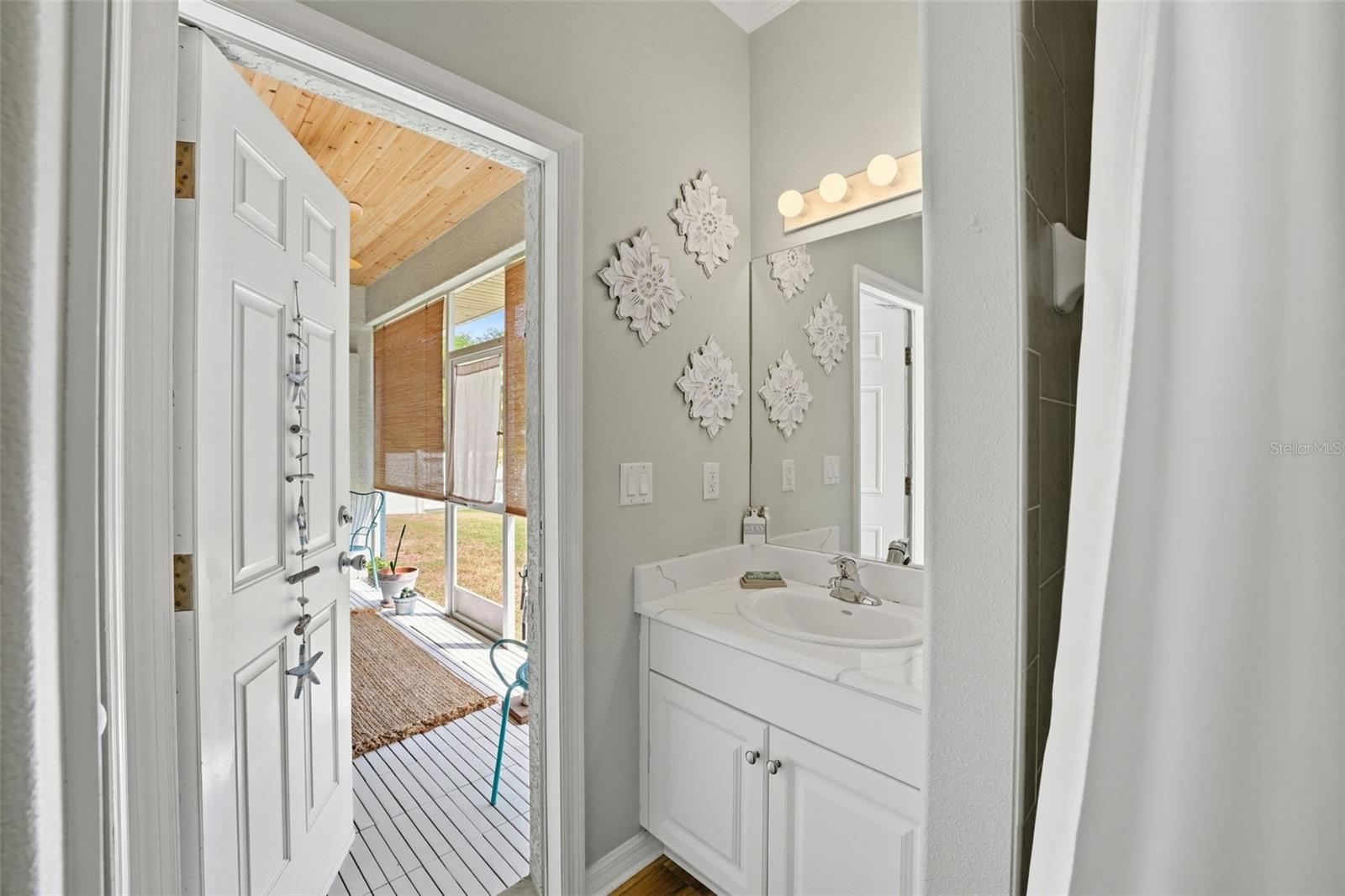 Image 26 of 48 For 10249 Bay Avenue