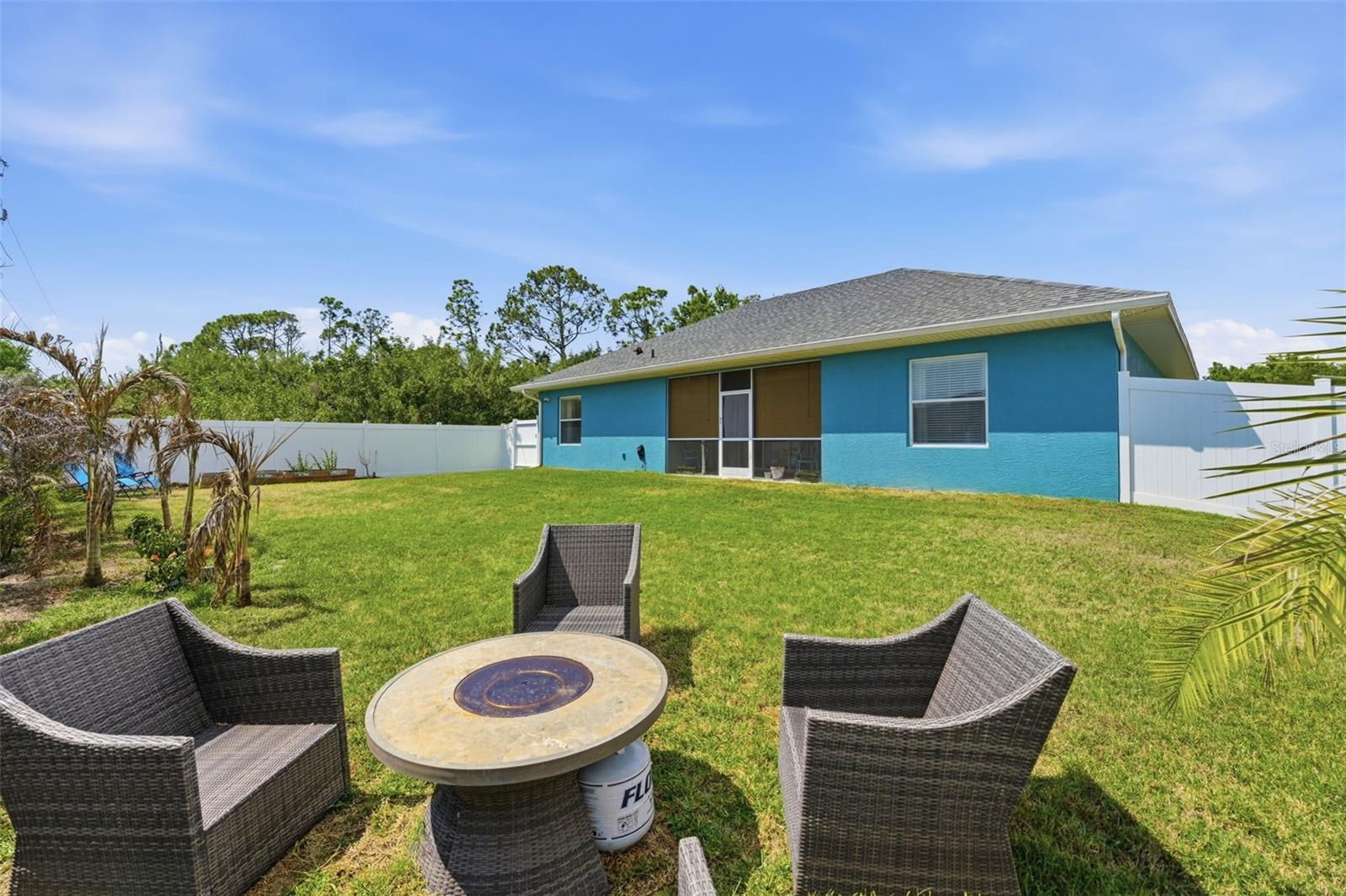 Image 37 of 48 For 10249 Bay Avenue