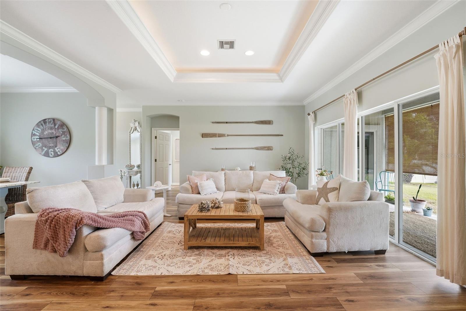 Image 6 of 48 For 10249 Bay Avenue