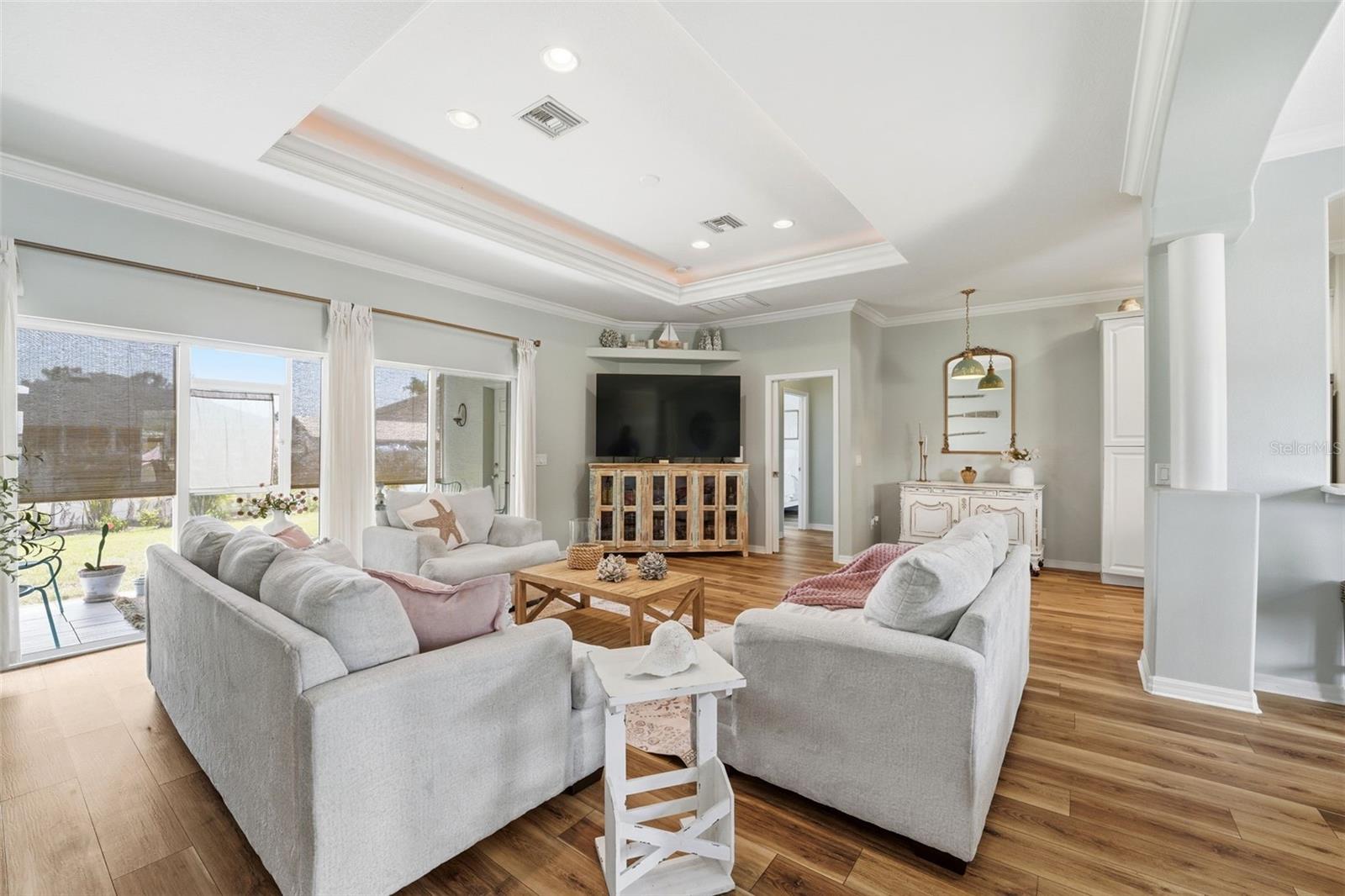 Image 7 of 48 For 10249 Bay Avenue