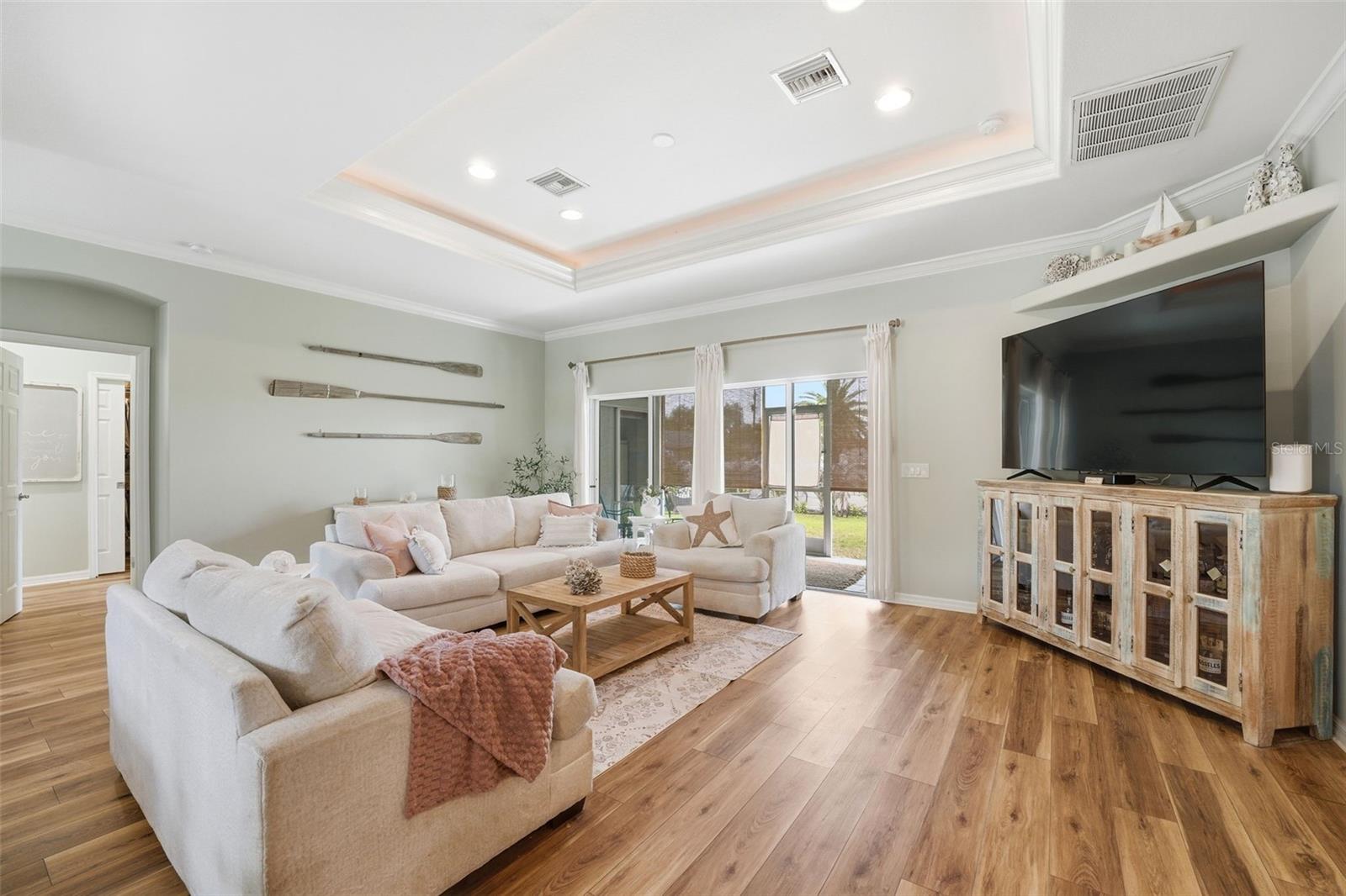 Image 8 of 48 For 10249 Bay Avenue