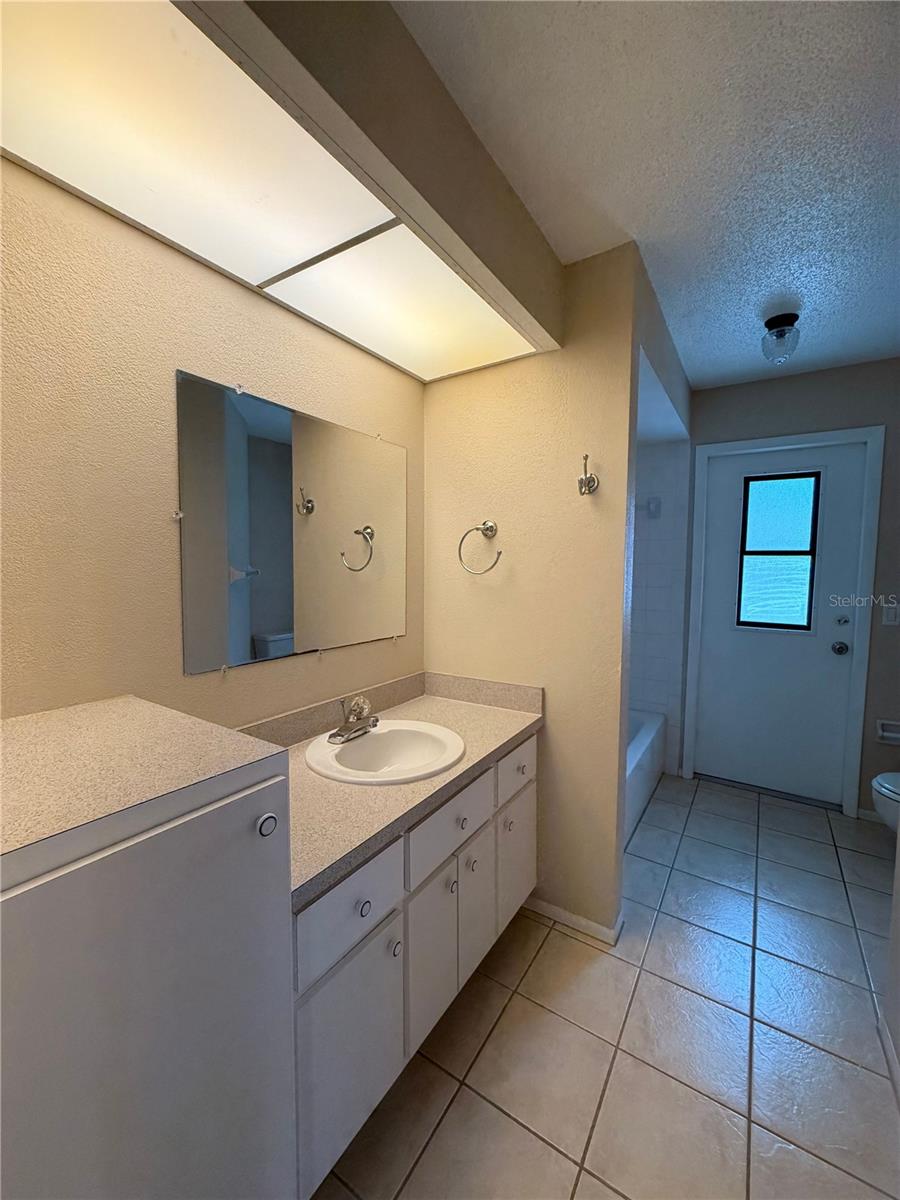 Image 18 of 33 For 25043 Palisade Road