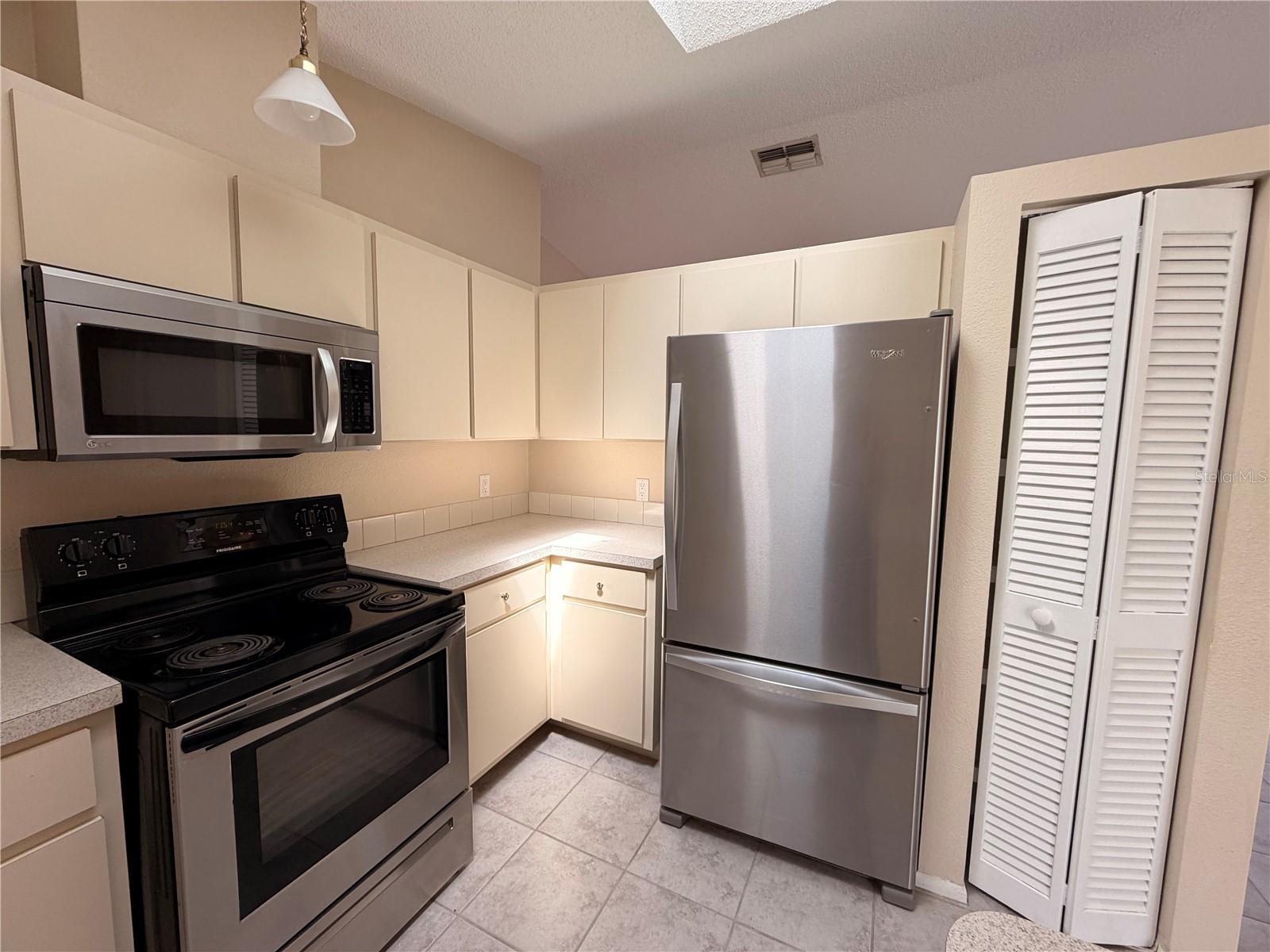 Image 23 of 33 For 25043 Palisade Road