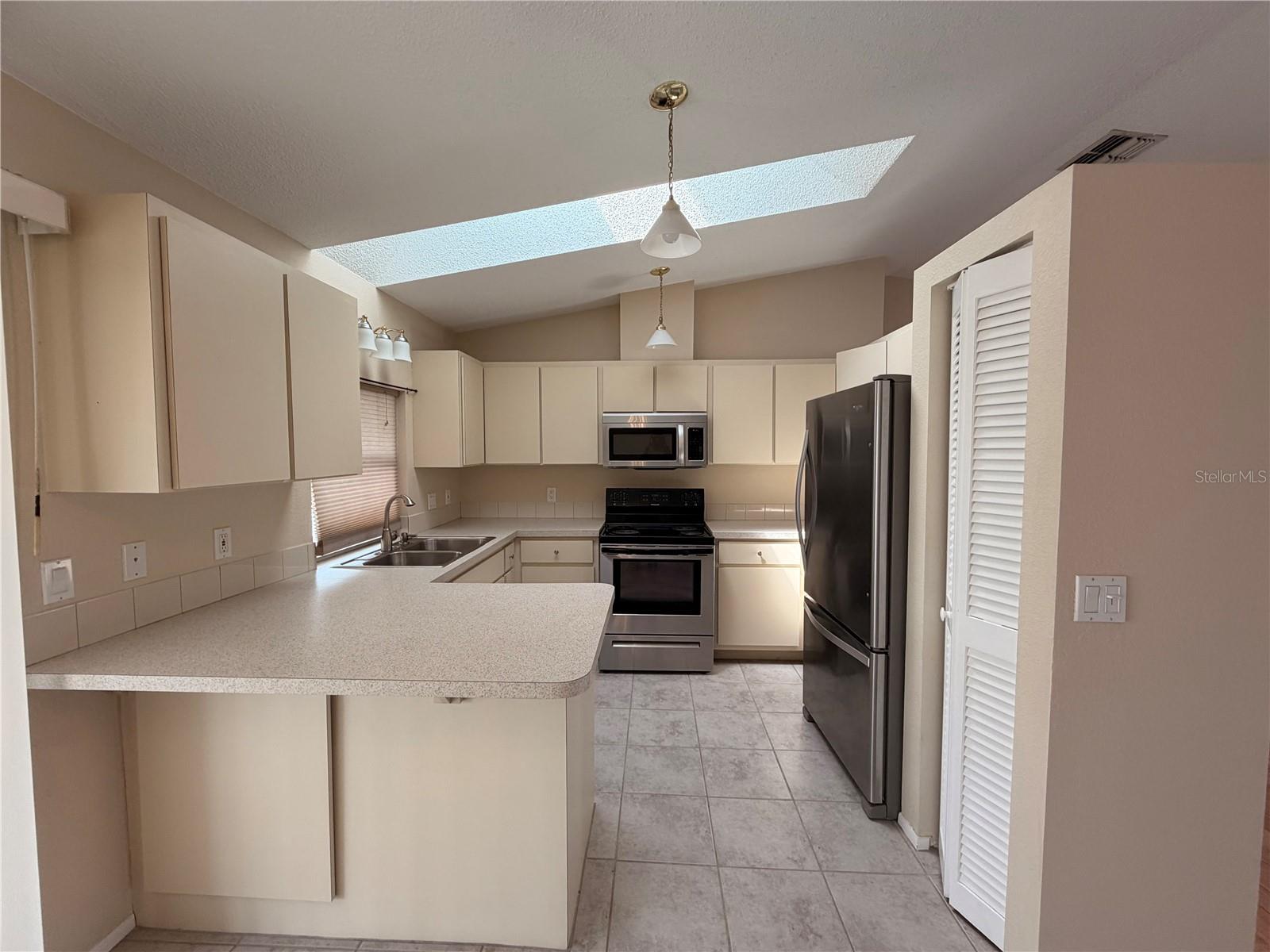 Image 24 of 33 For 25043 Palisade Road