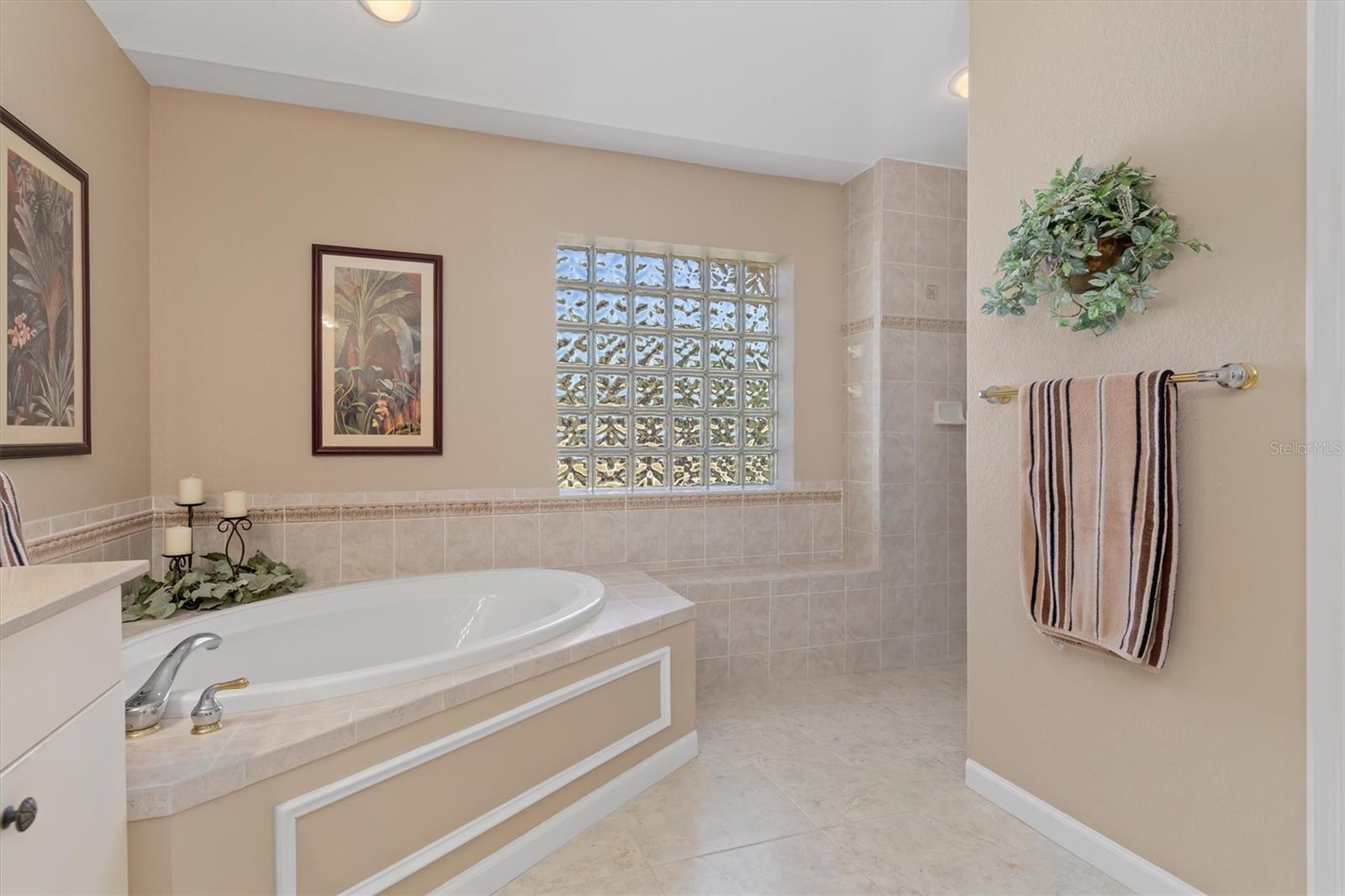 Image 19 of 43 For 10123 Topsail Avenue