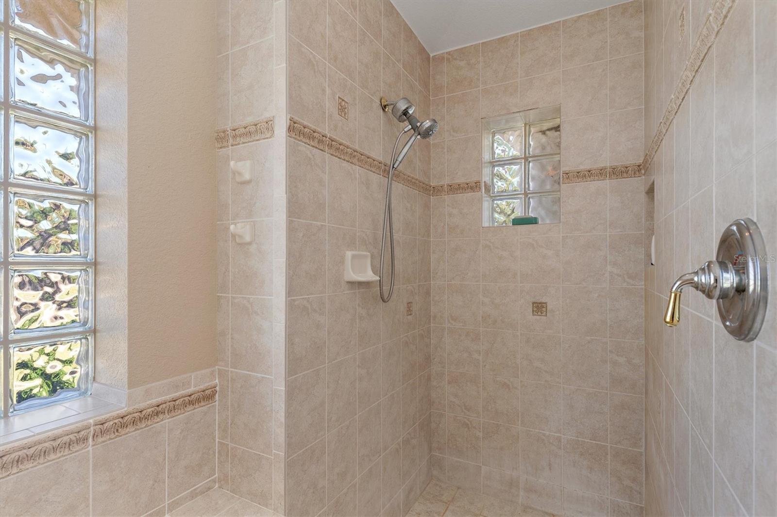 Image 21 of 43 For 10123 Topsail Avenue