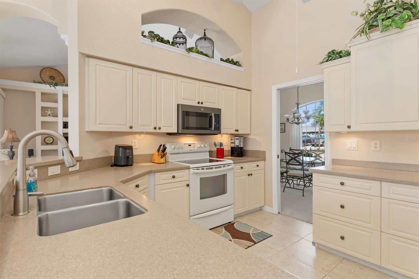 Image 9 of 43 For 10123 Topsail Avenue