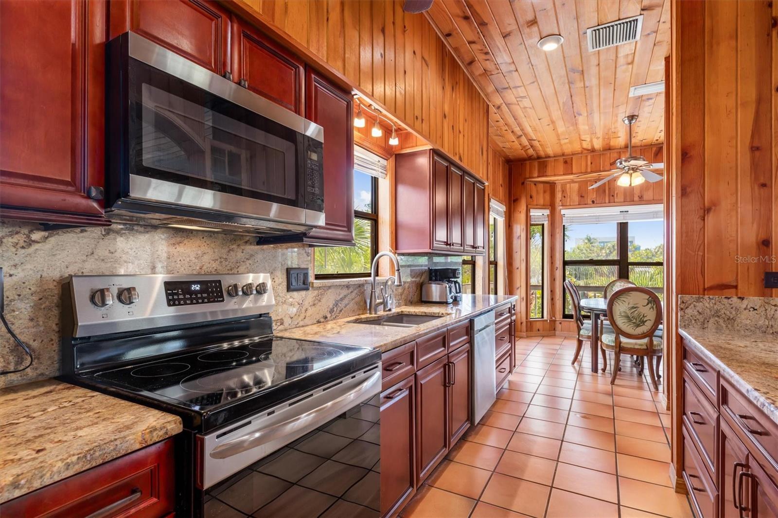 Image 10 of 64 For 51 Palm Drive