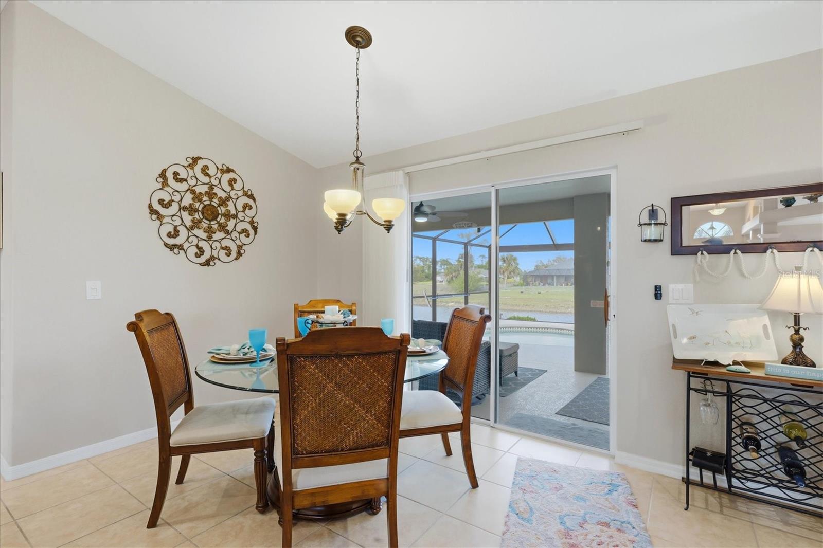 Image 14 of 31 For 827 Rotonda Circle