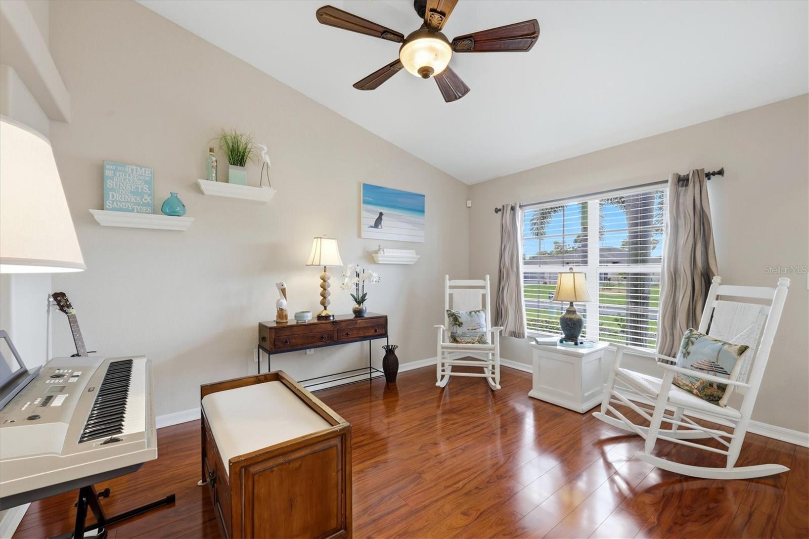 Image 16 of 31 For 827 Rotonda Circle