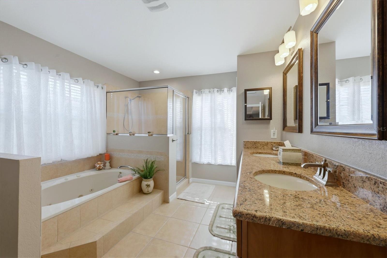 Image 19 of 31 For 827 Rotonda Circle