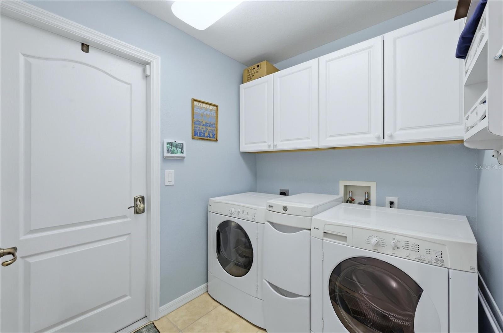 Image 25 of 31 For 827 Rotonda Circle