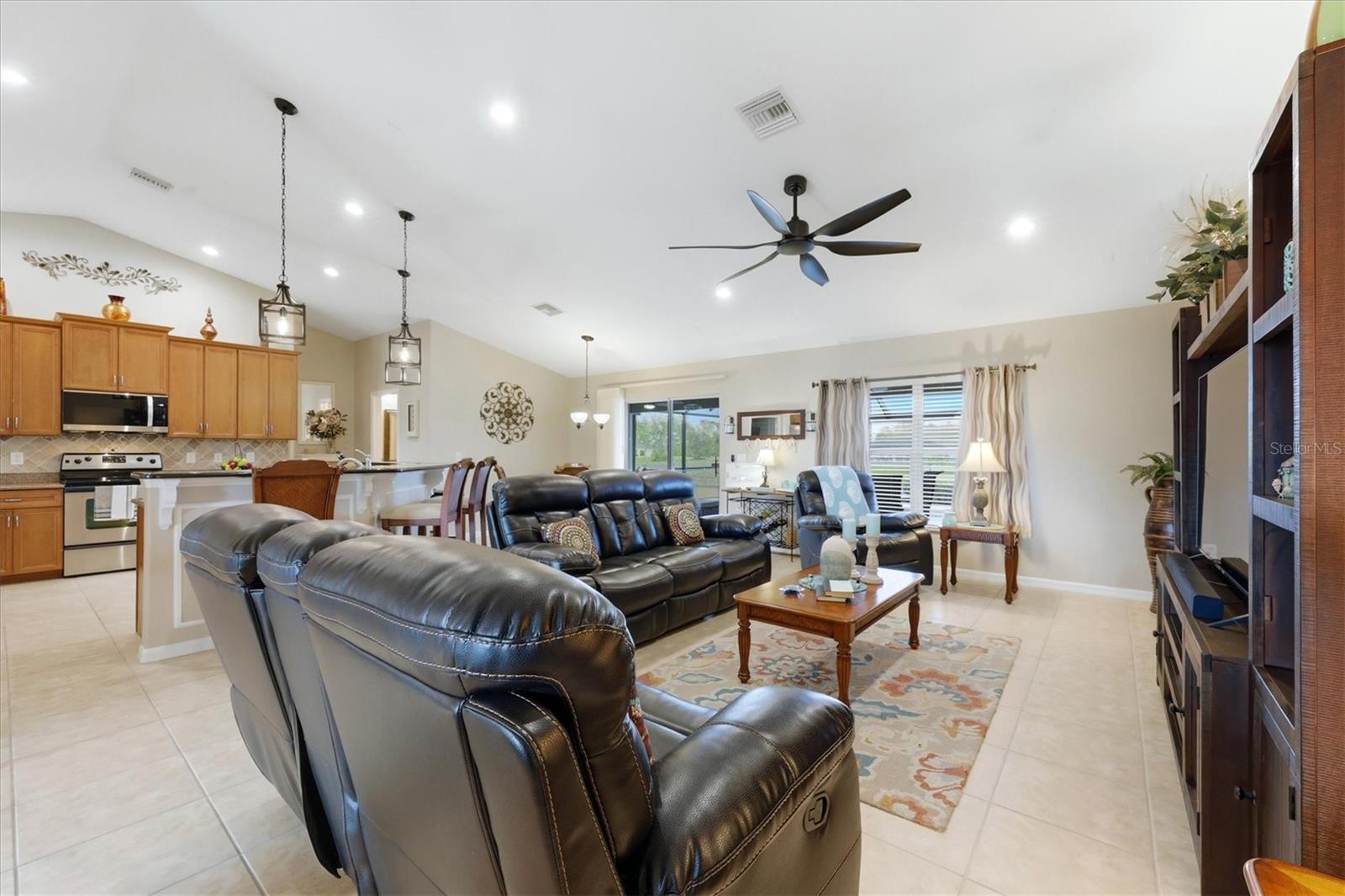 Image 7 of 31 For 827 Rotonda Circle