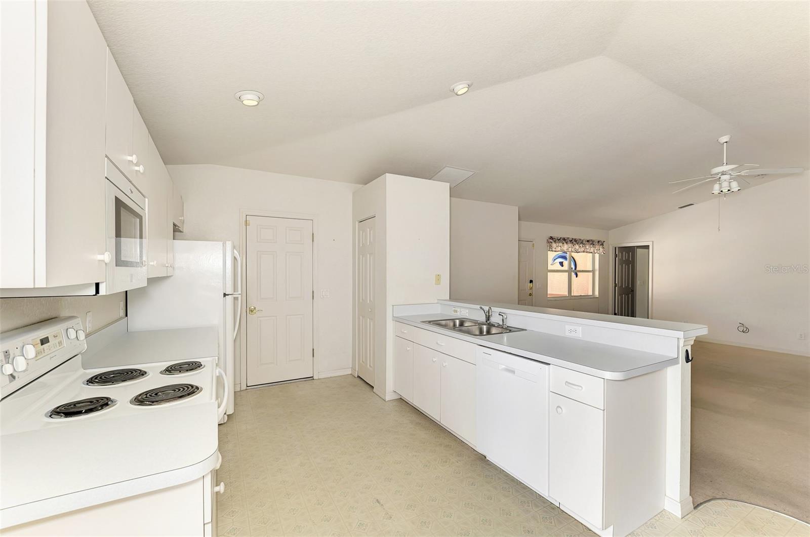 Image 15 of 56 For 13608 Clara Lane