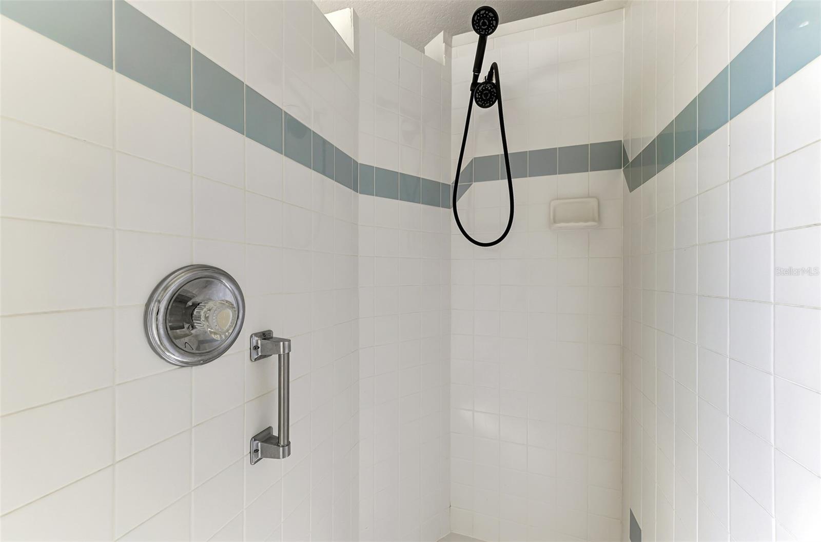 Image 18 of 56 For 13608 Clara Lane