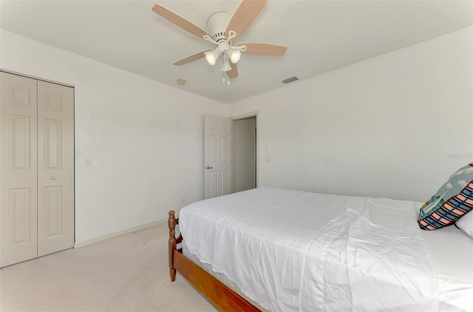 Image 21 of 56 For 13608 Clara Lane