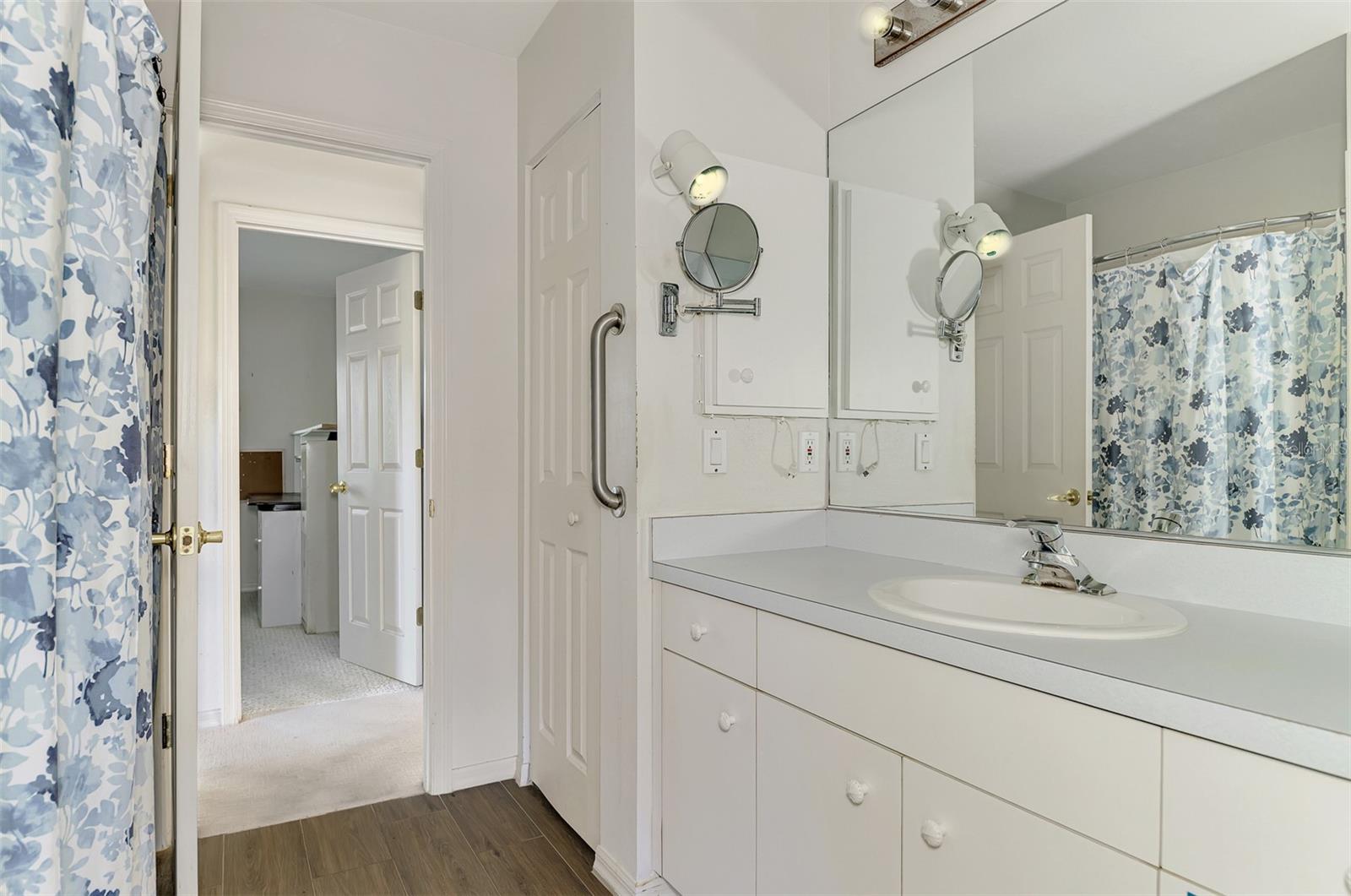 Image 22 of 56 For 13608 Clara Lane