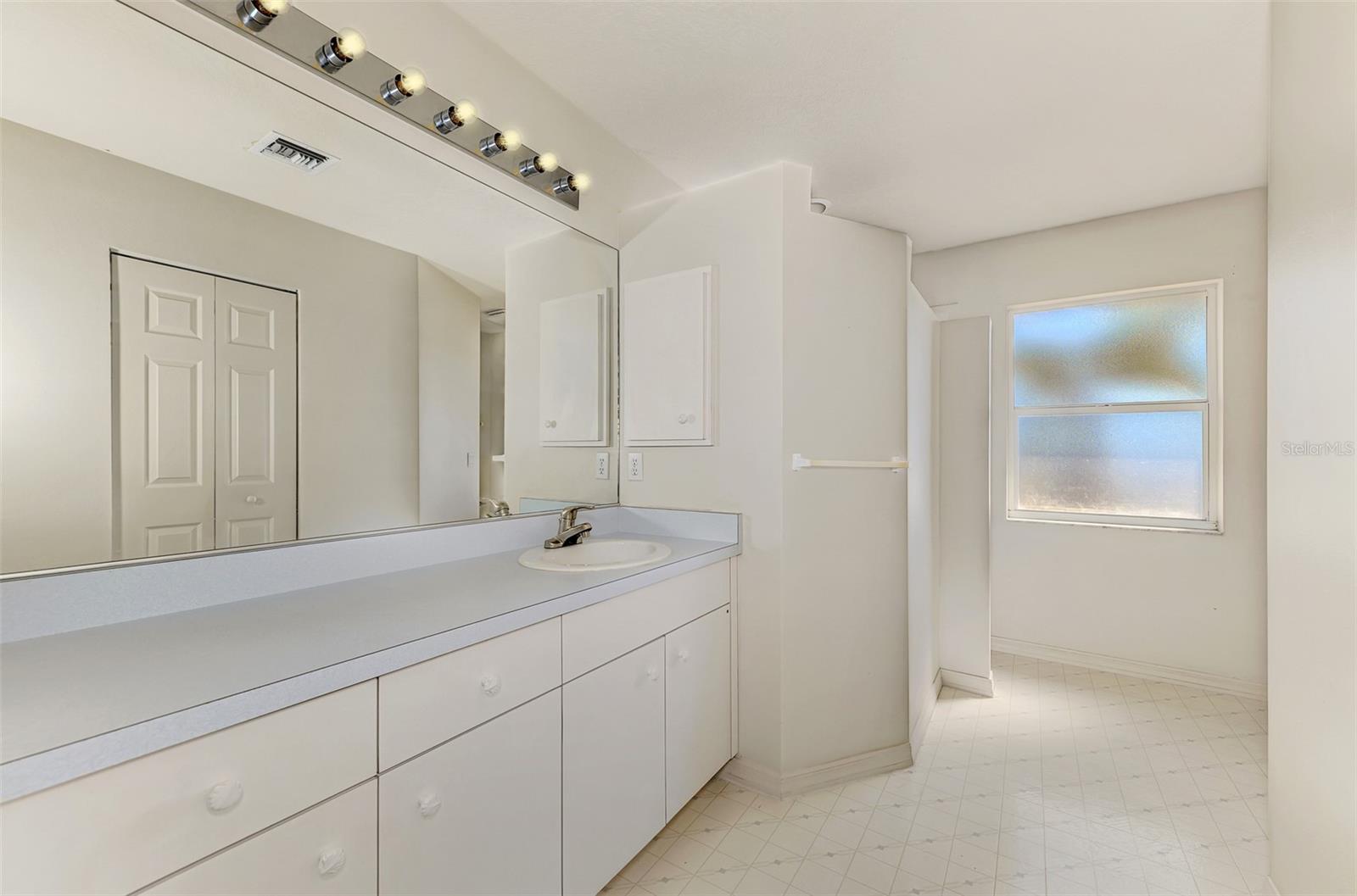 Image 29 of 56 For 13608 Clara Lane