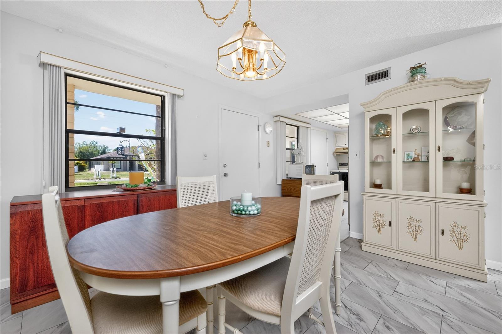 Image 15 of 42 For 96 Boundary Boulevard 132