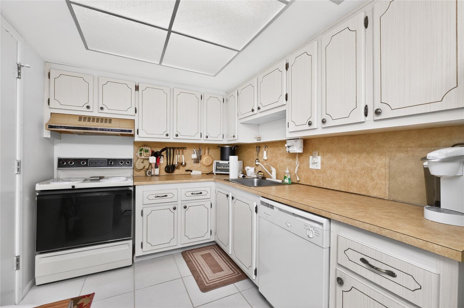 Image 17 of 42 For 96 Boundary Boulevard 132