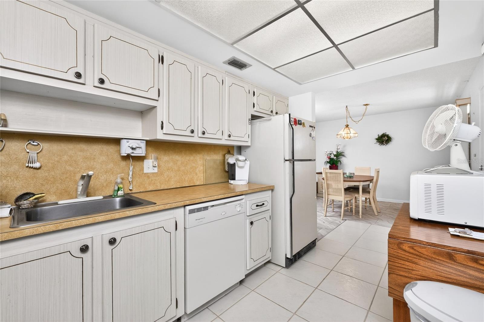 Image 18 of 42 For 96 Boundary Boulevard 132