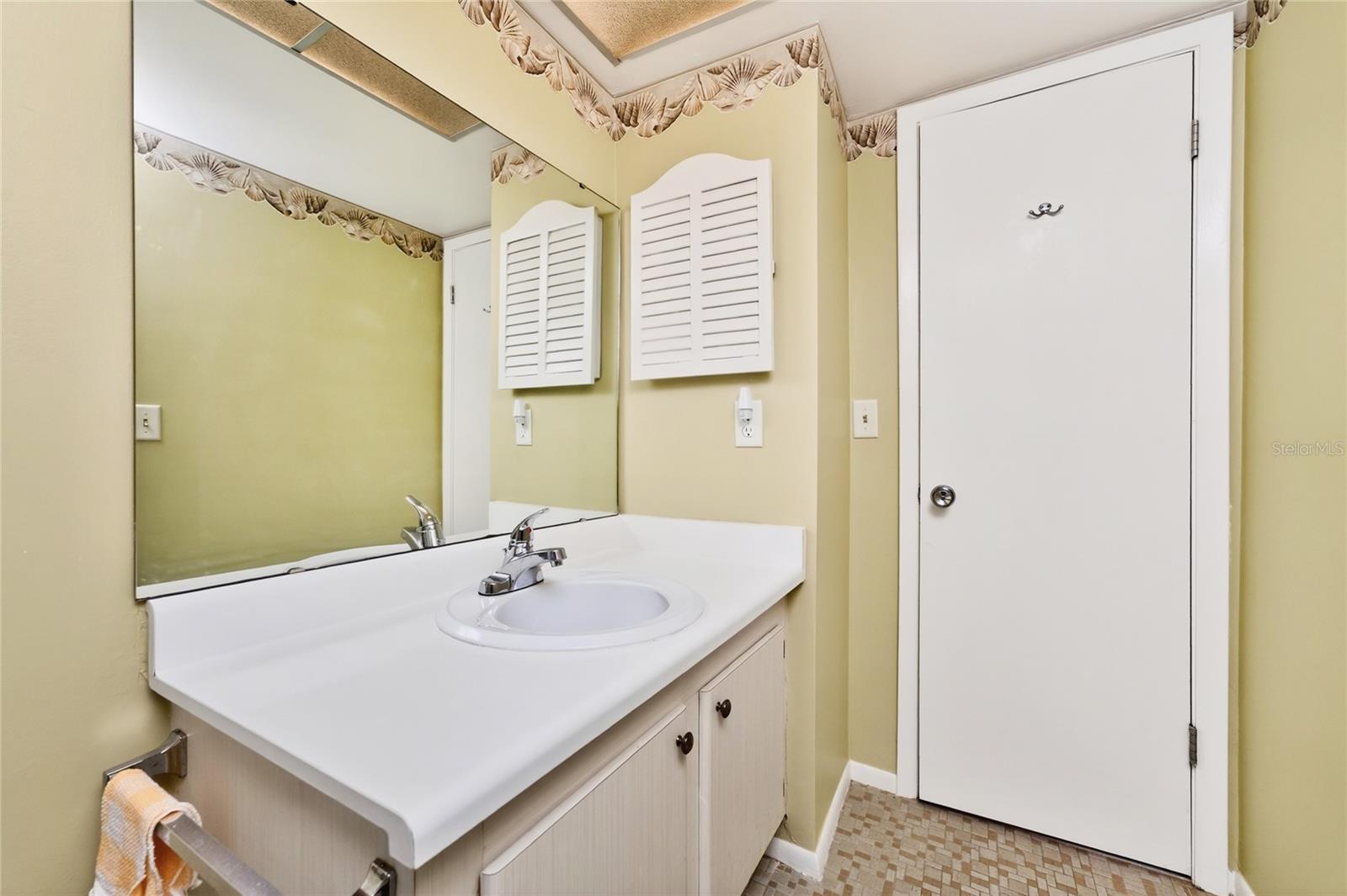 Image 24 of 42 For 96 Boundary Boulevard 132