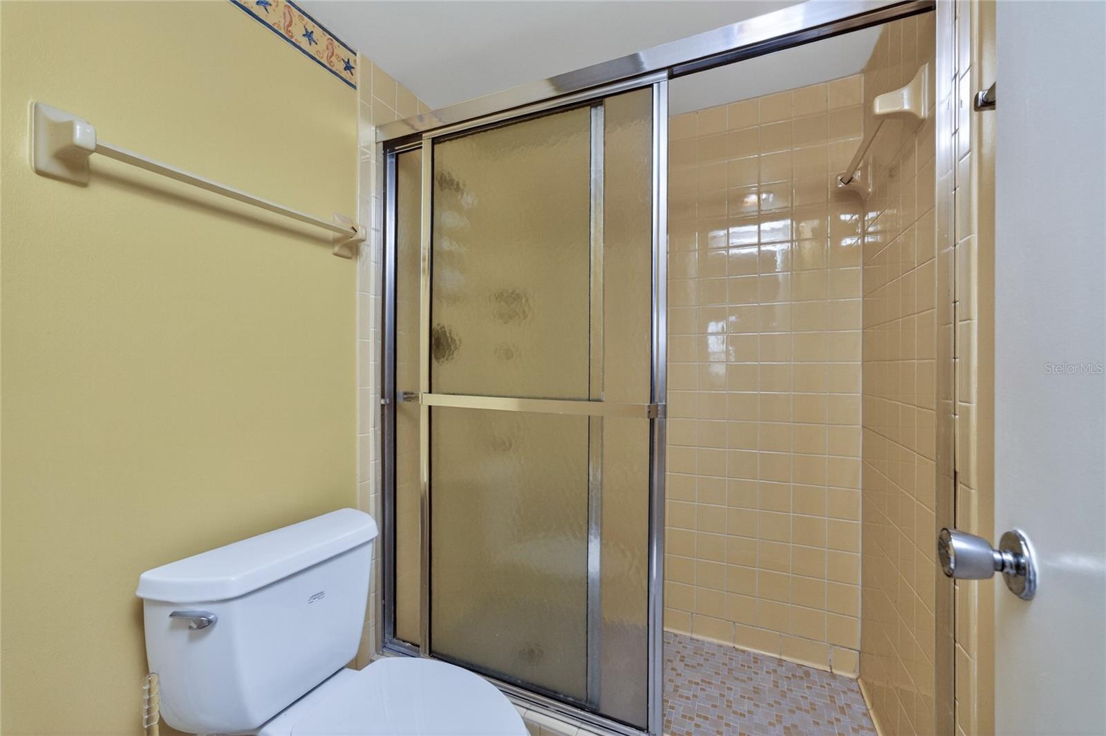 Image 28 of 42 For 96 Boundary Boulevard 132