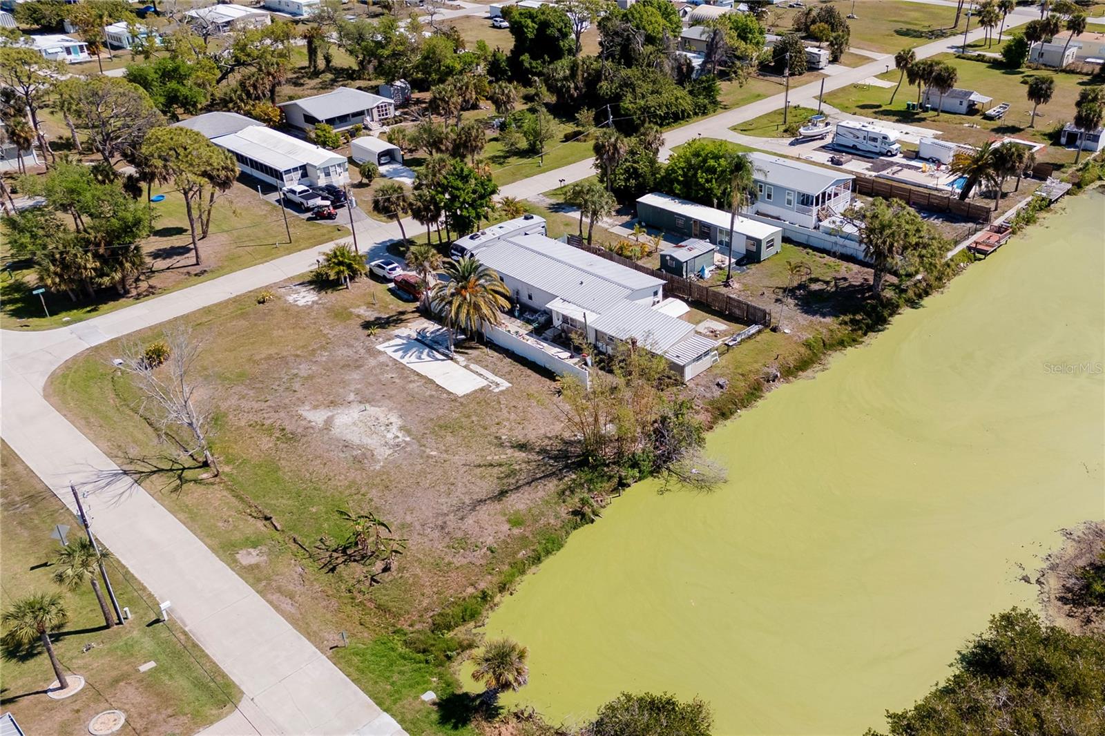 Listing photo id 0 for 8195 Pine Tree Lane