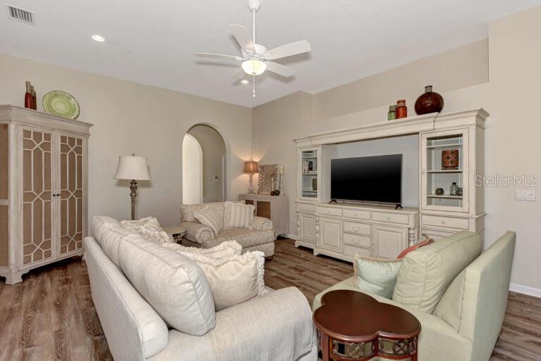 Image 7 of 35 For 13099 Preserve Court