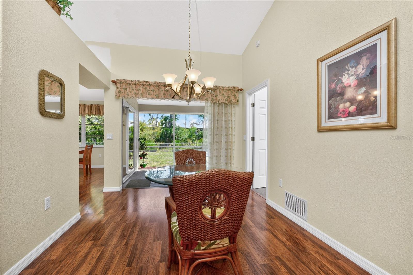 Image 10 of 61 For 10349 Greenway Avenue