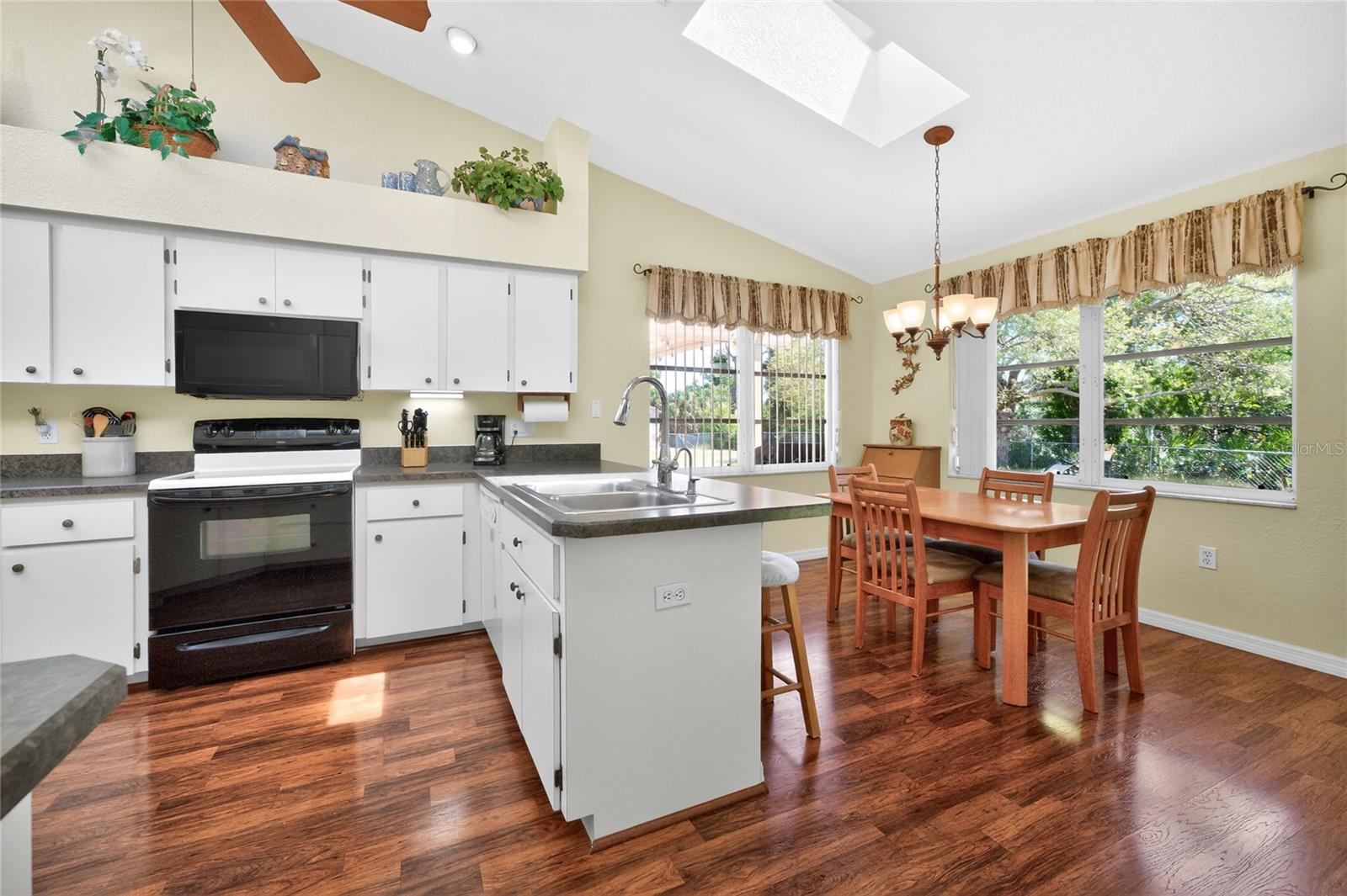 Image 11 of 61 For 10349 Greenway Avenue