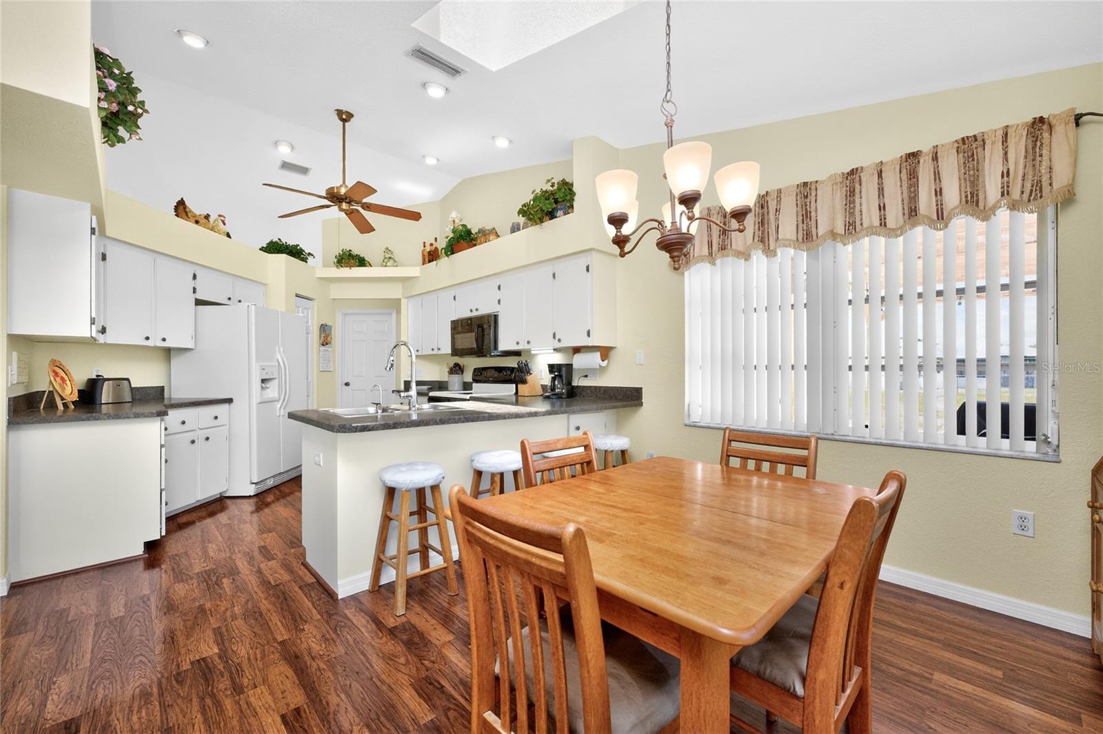 Image 13 of 61 For 10349 Greenway Avenue