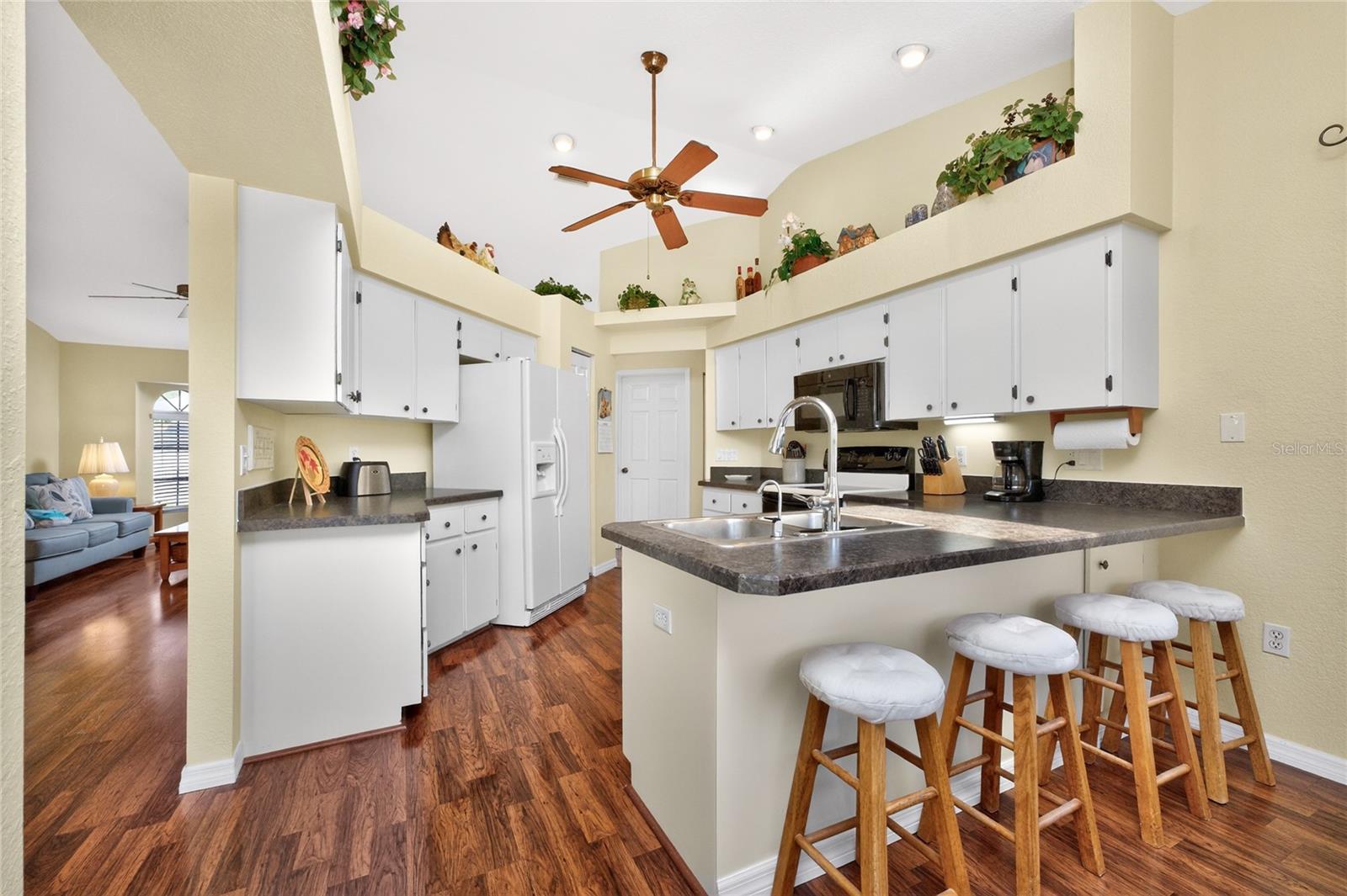 Image 14 of 61 For 10349 Greenway Avenue