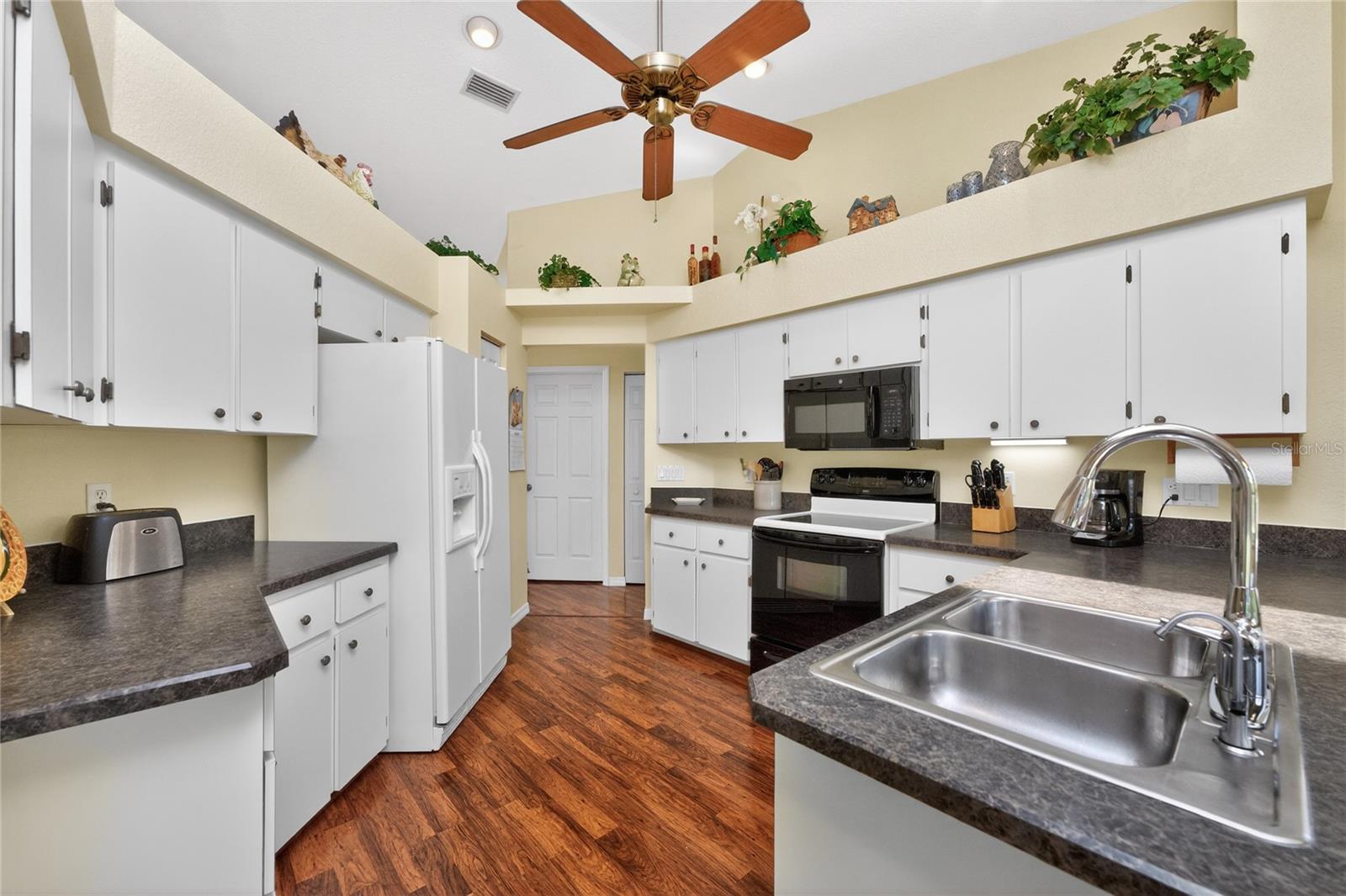 Image 15 of 61 For 10349 Greenway Avenue