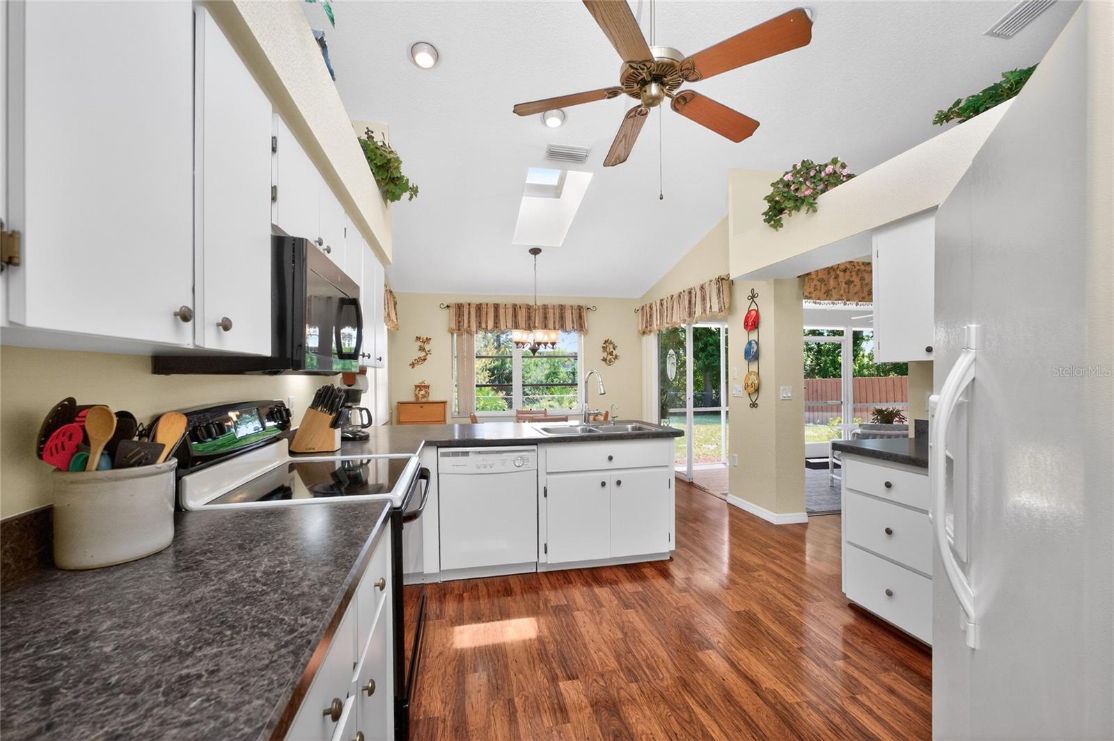 Image 16 of 61 For 10349 Greenway Avenue