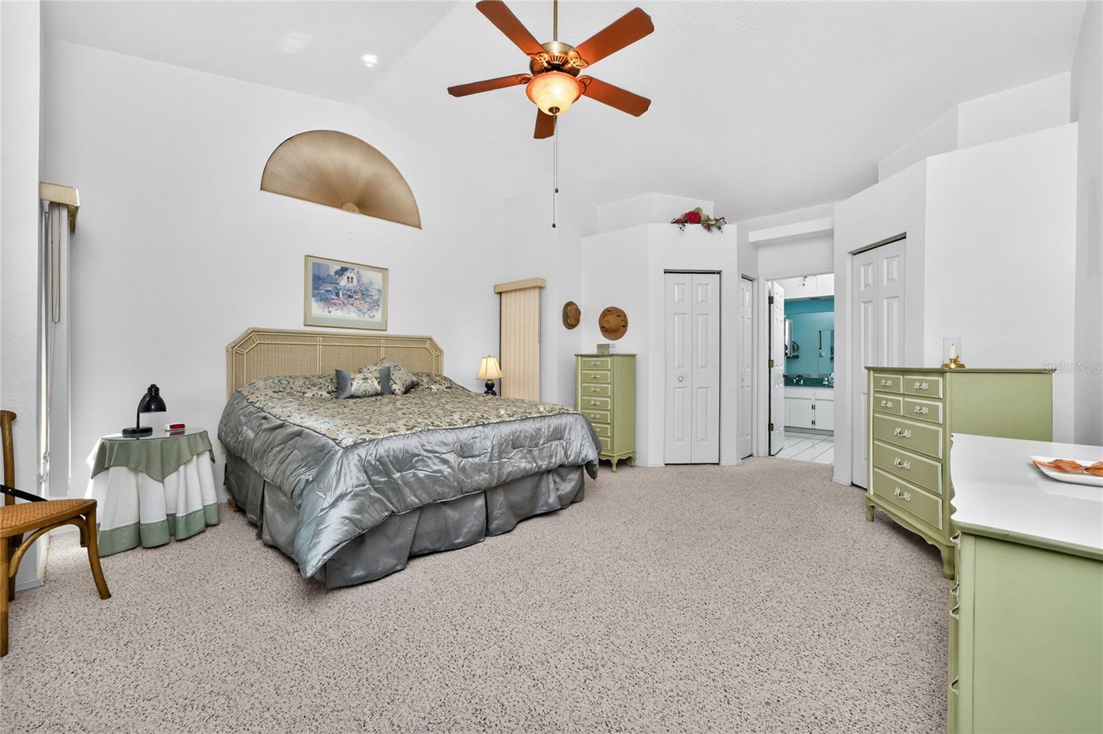 Image 18 of 61 For 10349 Greenway Avenue