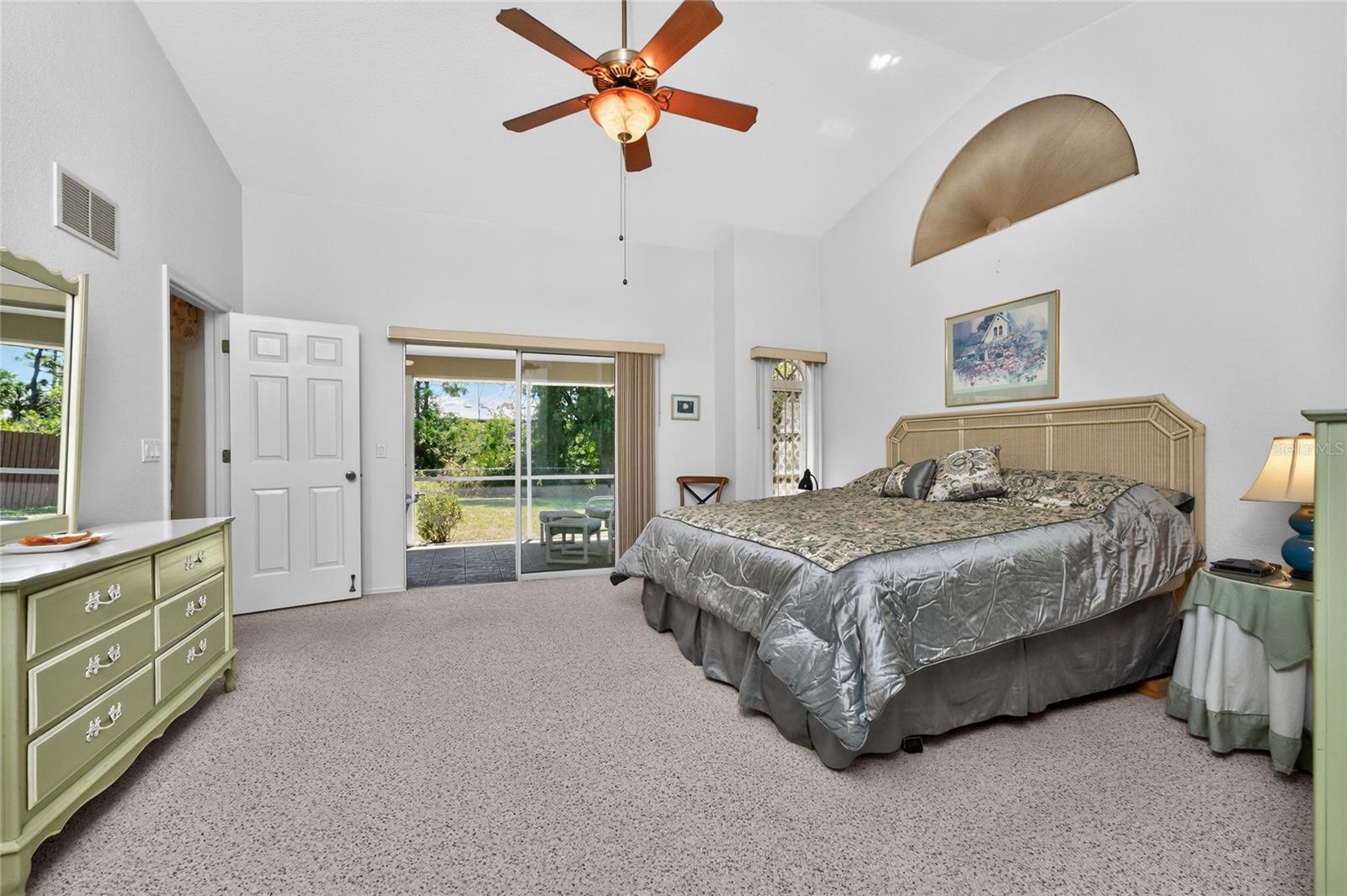 Image 19 of 61 For 10349 Greenway Avenue