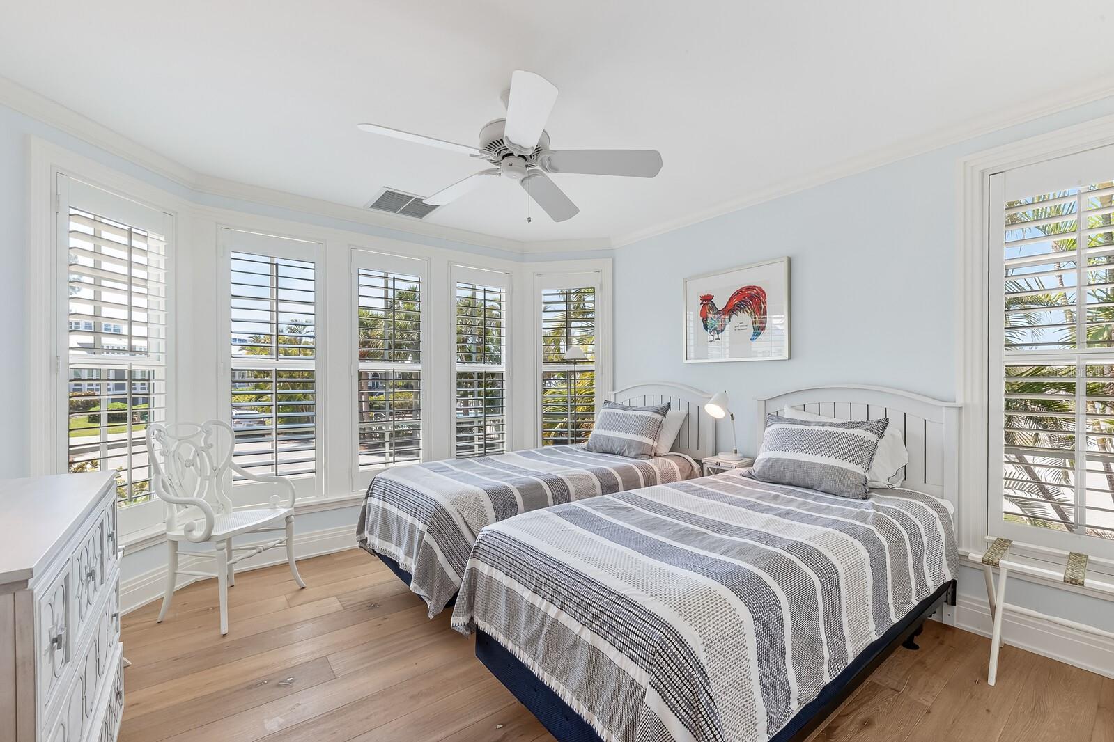 Image 16 of 38 For 43 Seawatch Lake Drive