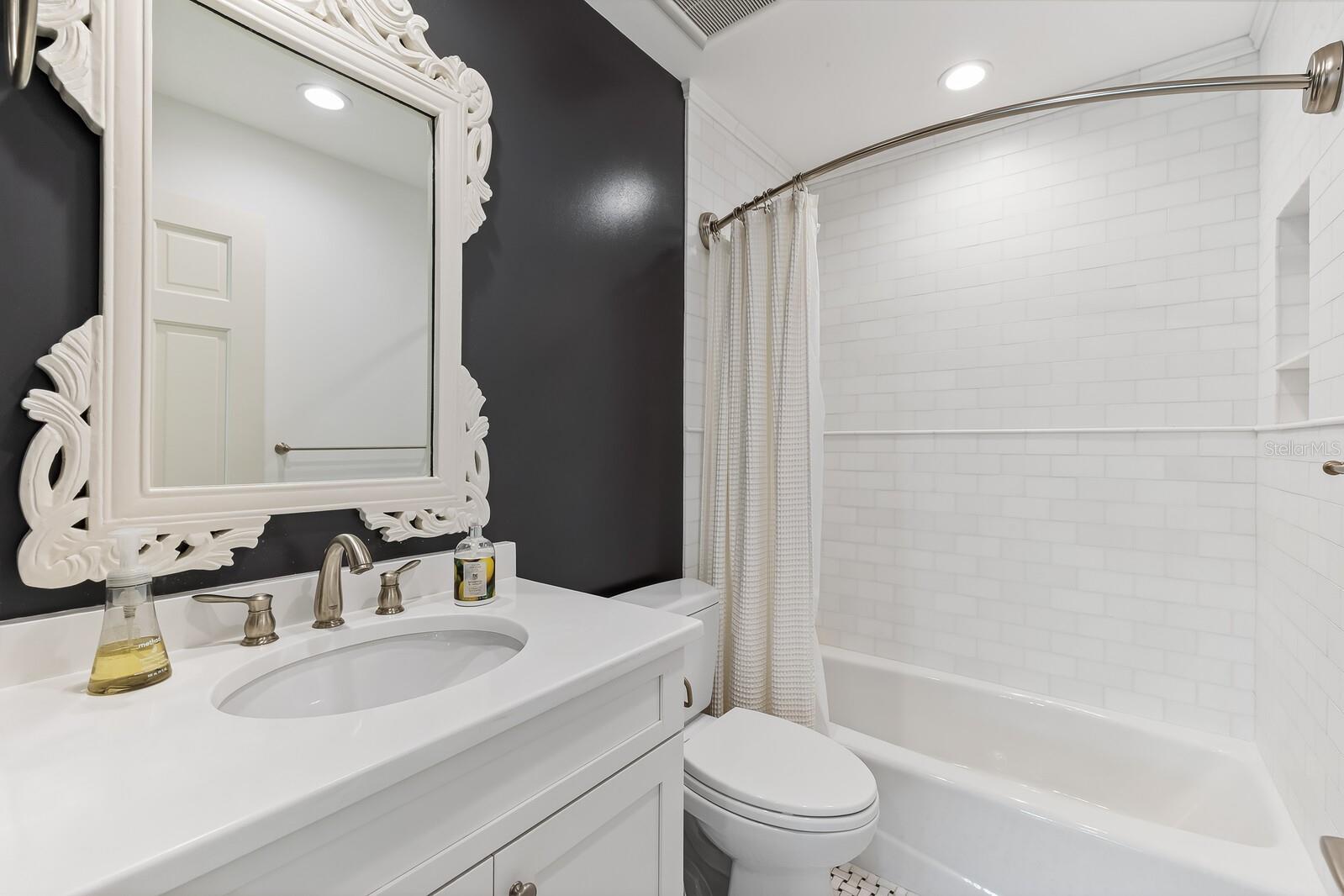 Image 17 of 38 For 43 Seawatch Lake Drive