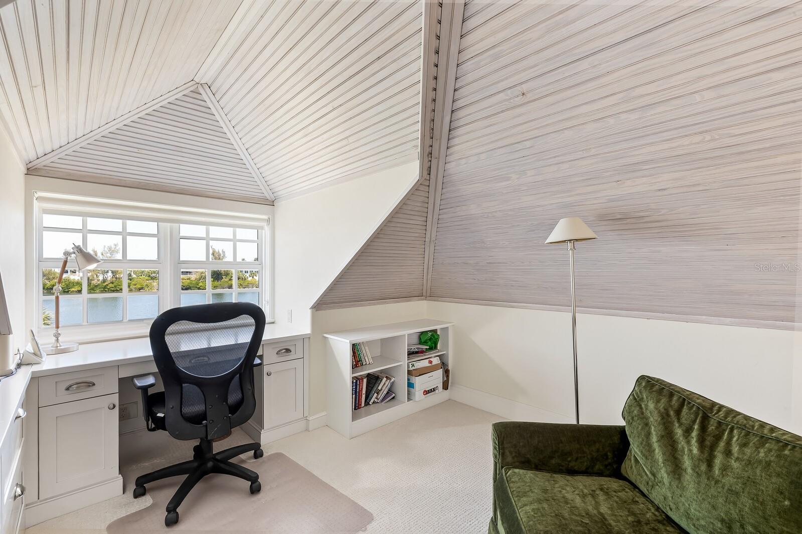 Image 23 of 38 For 43 Seawatch Lake Drive