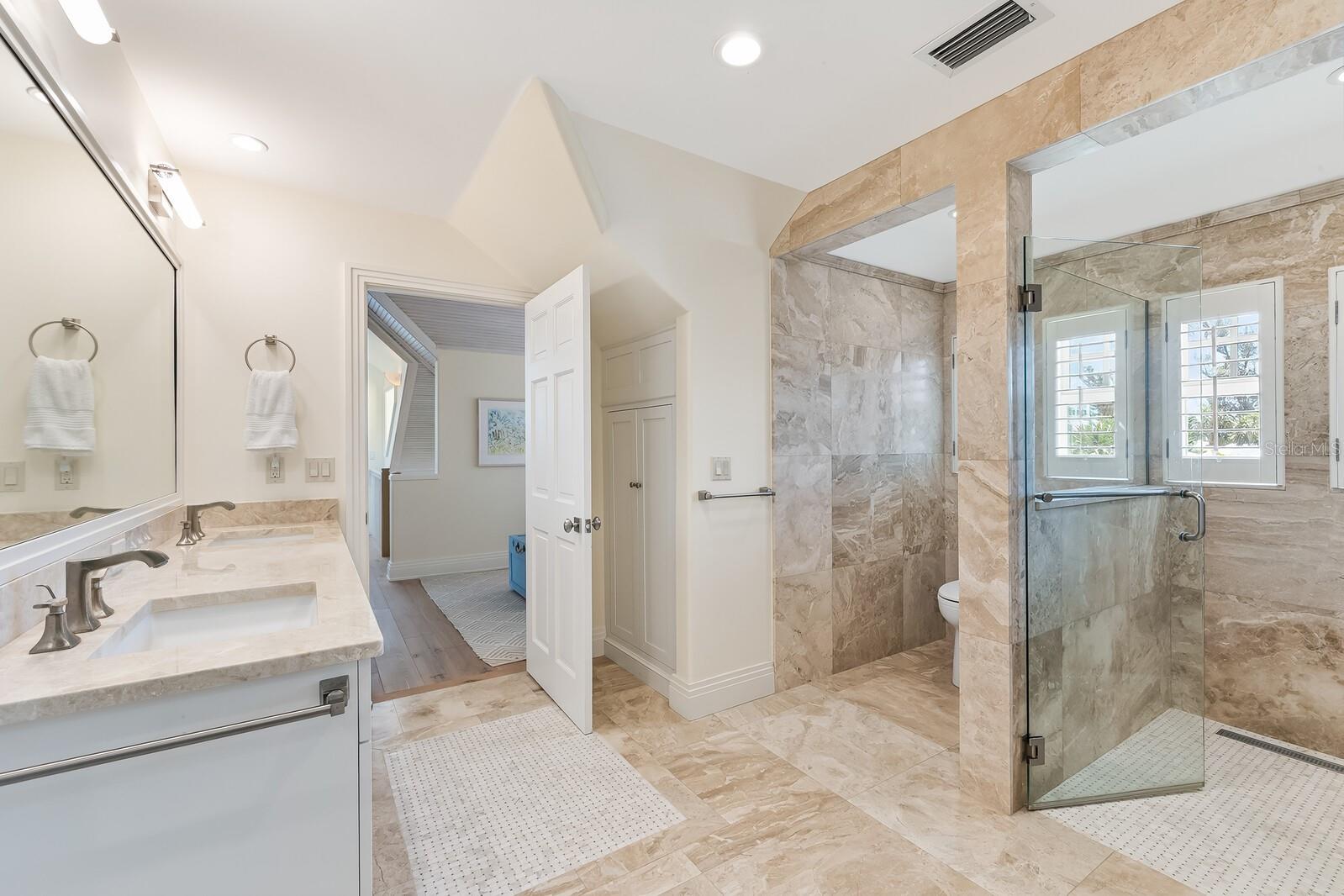 Image 25 of 38 For 43 Seawatch Lake Drive